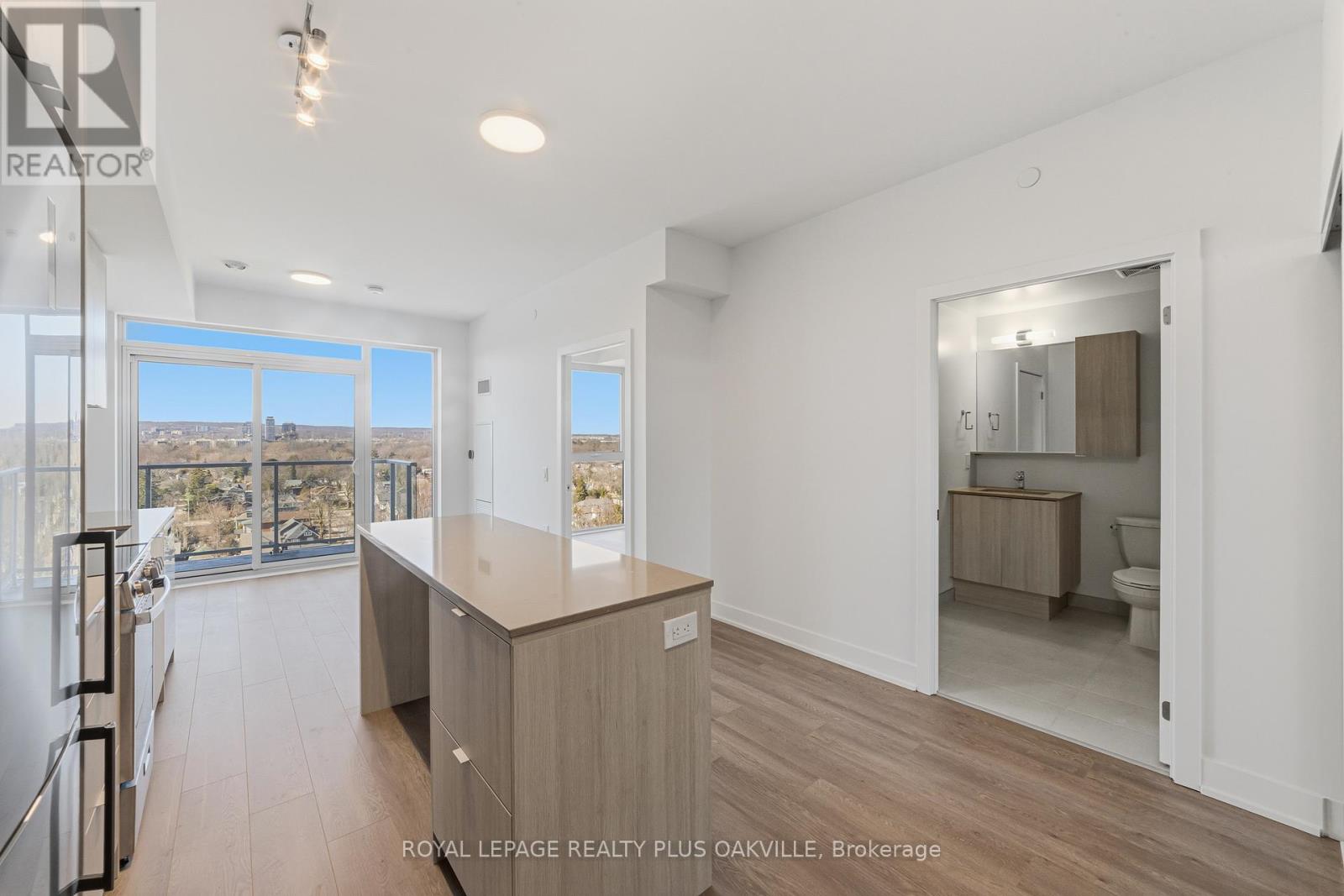 1212 - 2088 James Street, Burlington (Brant), Ontario  L7R 0H2 - Photo 4 - W12861772