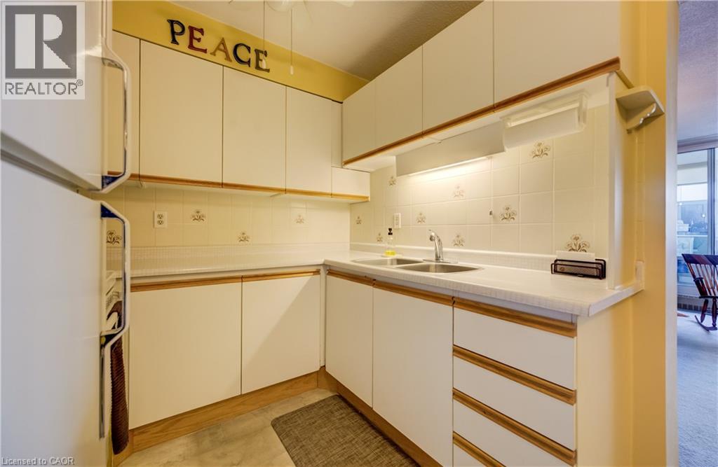 225 Harvard Place Unit# 911, Waterloo, Ontario  N2J 4H4 - Photo 10 - 40806679