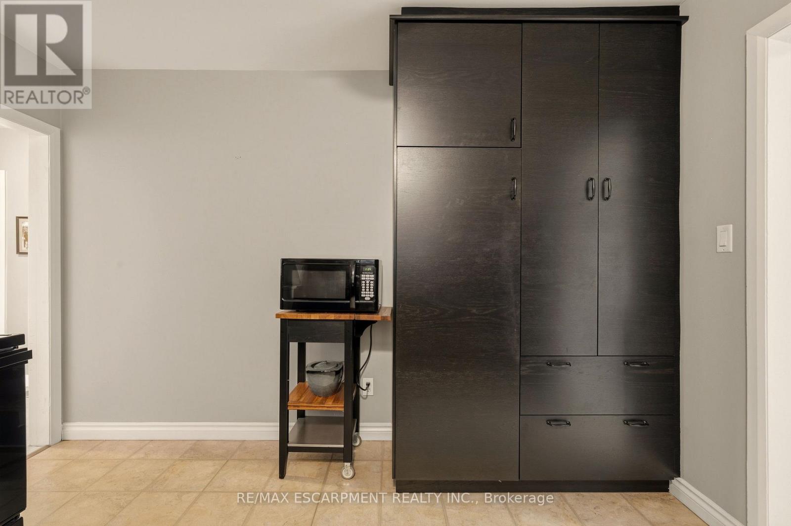 51 Westwood Avenue, Hamilton (Ainslie Wood), Ontario  L8S 2A7 - Photo 10 - X12861544