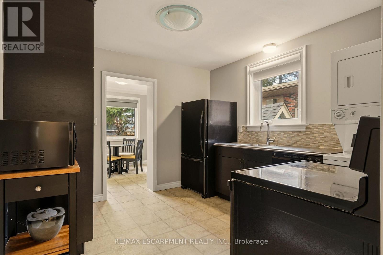 51 Westwood Avenue, Hamilton (Ainslie Wood), Ontario  L8S 2A7 - Photo 7 - X12861544