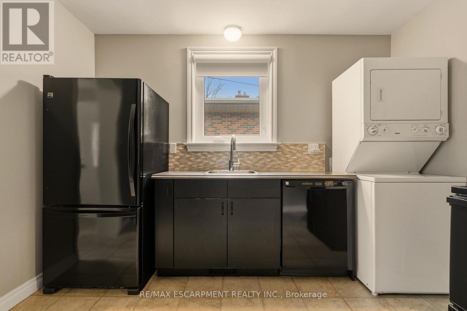 51 Westwood Avenue, Hamilton (Ainslie Wood), Ontario  L8S 2A7 - Photo 8 - X12861544