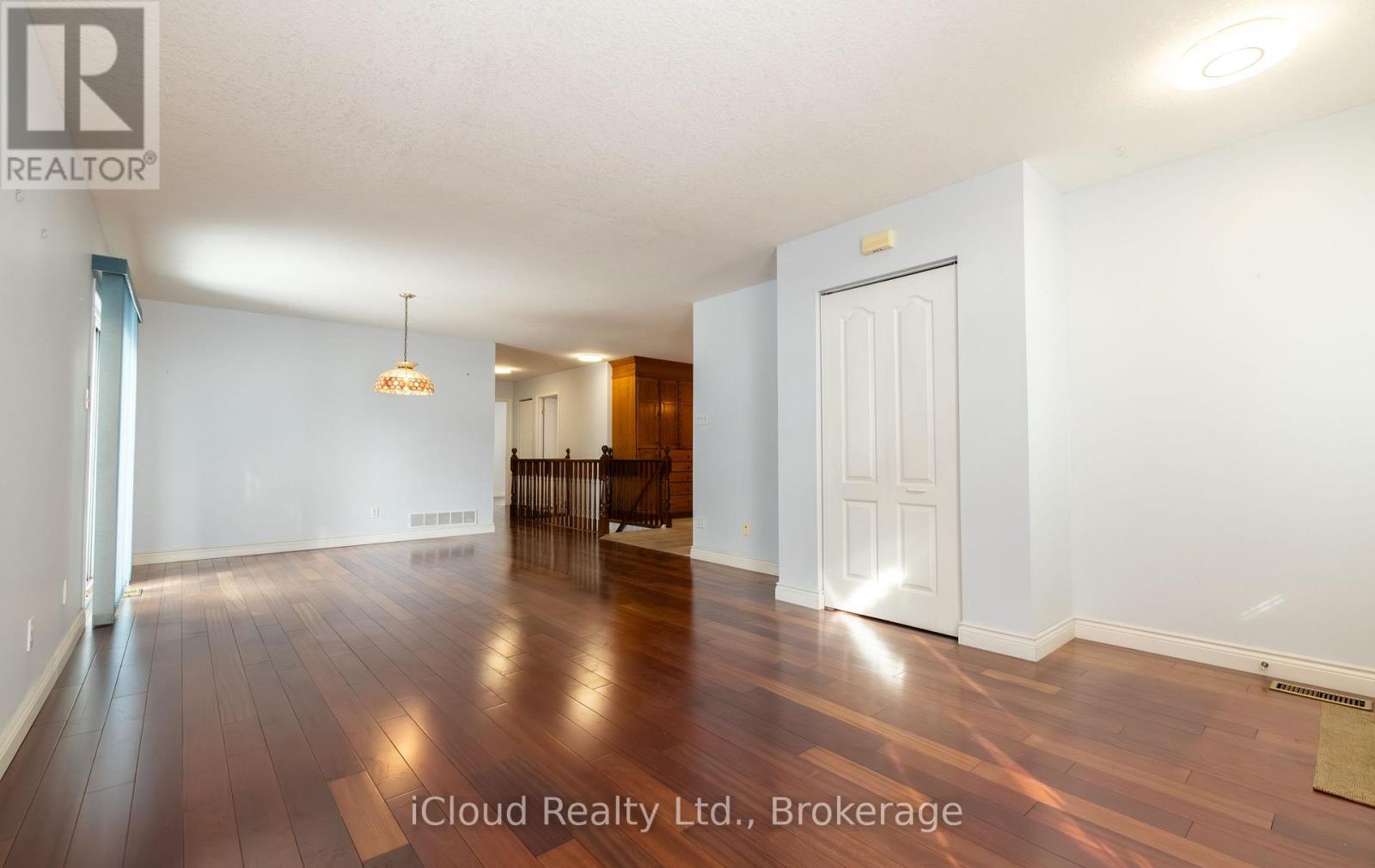 617 Trico Drive, Cambridge, Ontario  N3H 5P2 - Photo 3 - X12861588