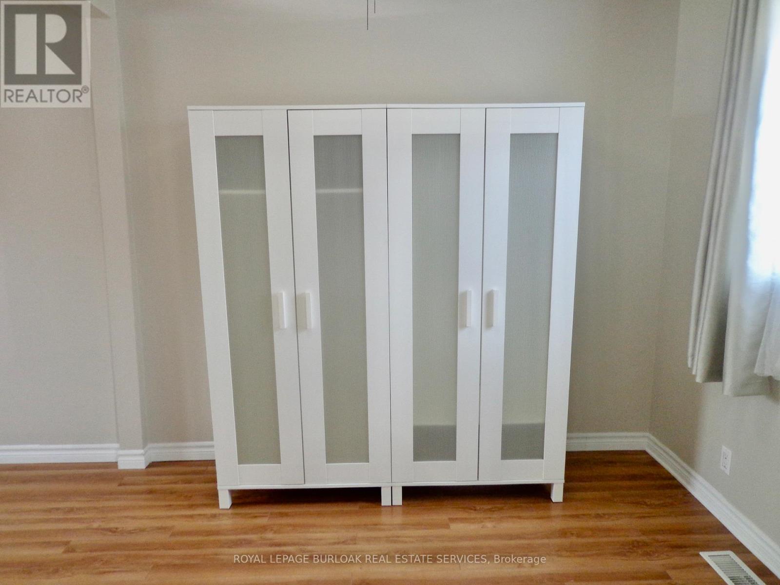 562 Beach Boulevard, Hamilton (Hamilton Beach), Ontario  L8H 6X6 - Photo 12 - X12861608