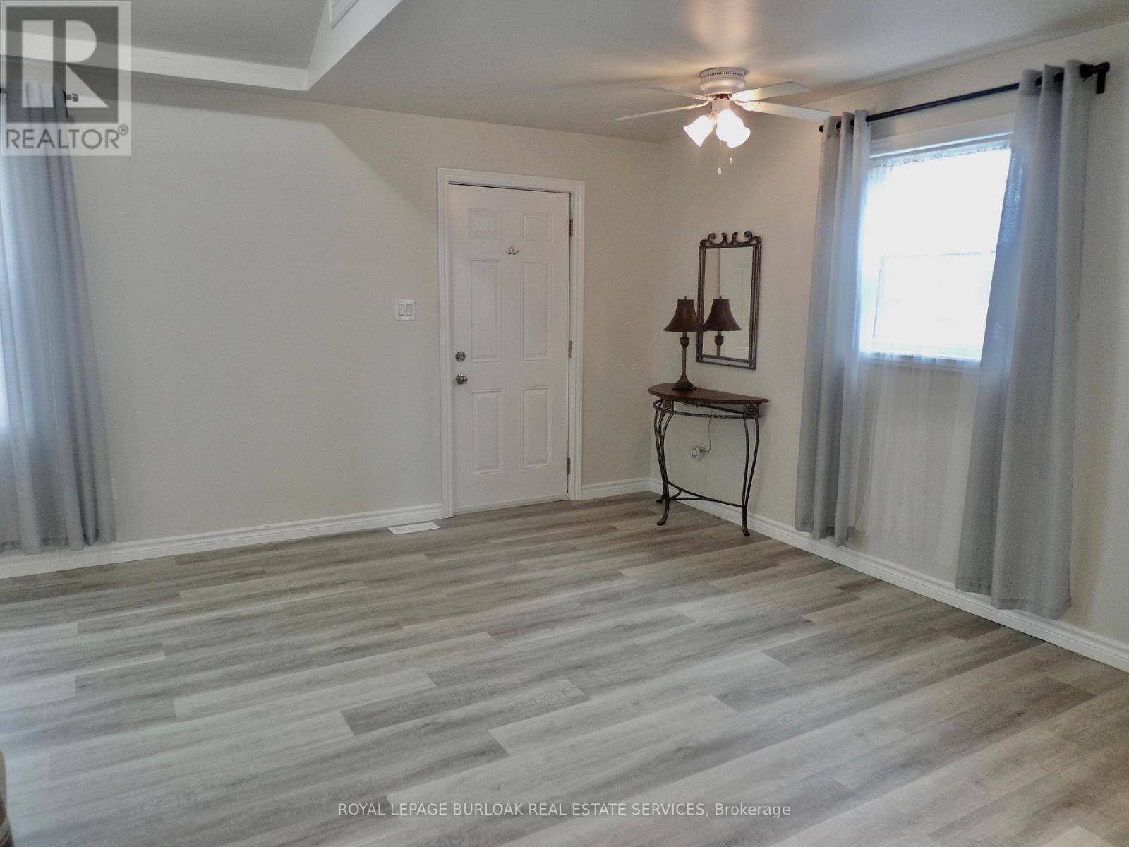 562 Beach Boulevard, Hamilton (Hamilton Beach), Ontario  L8H 6X6 - Photo 6 - X12861608