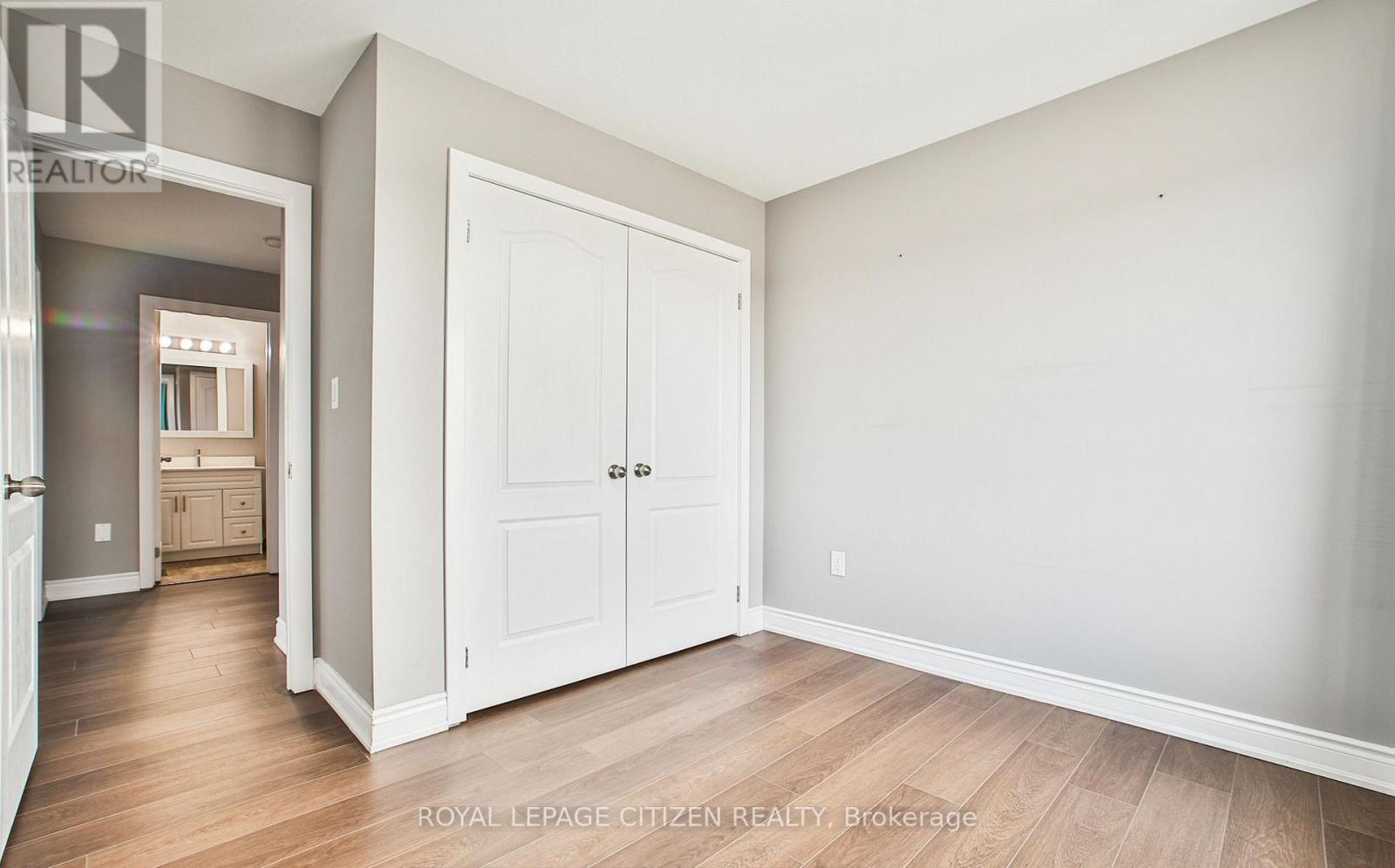 102 - 590 N Service Road E, Hamilton (Lakeshore), Ontario  L8E 0K5 - Photo 11 - X12861638