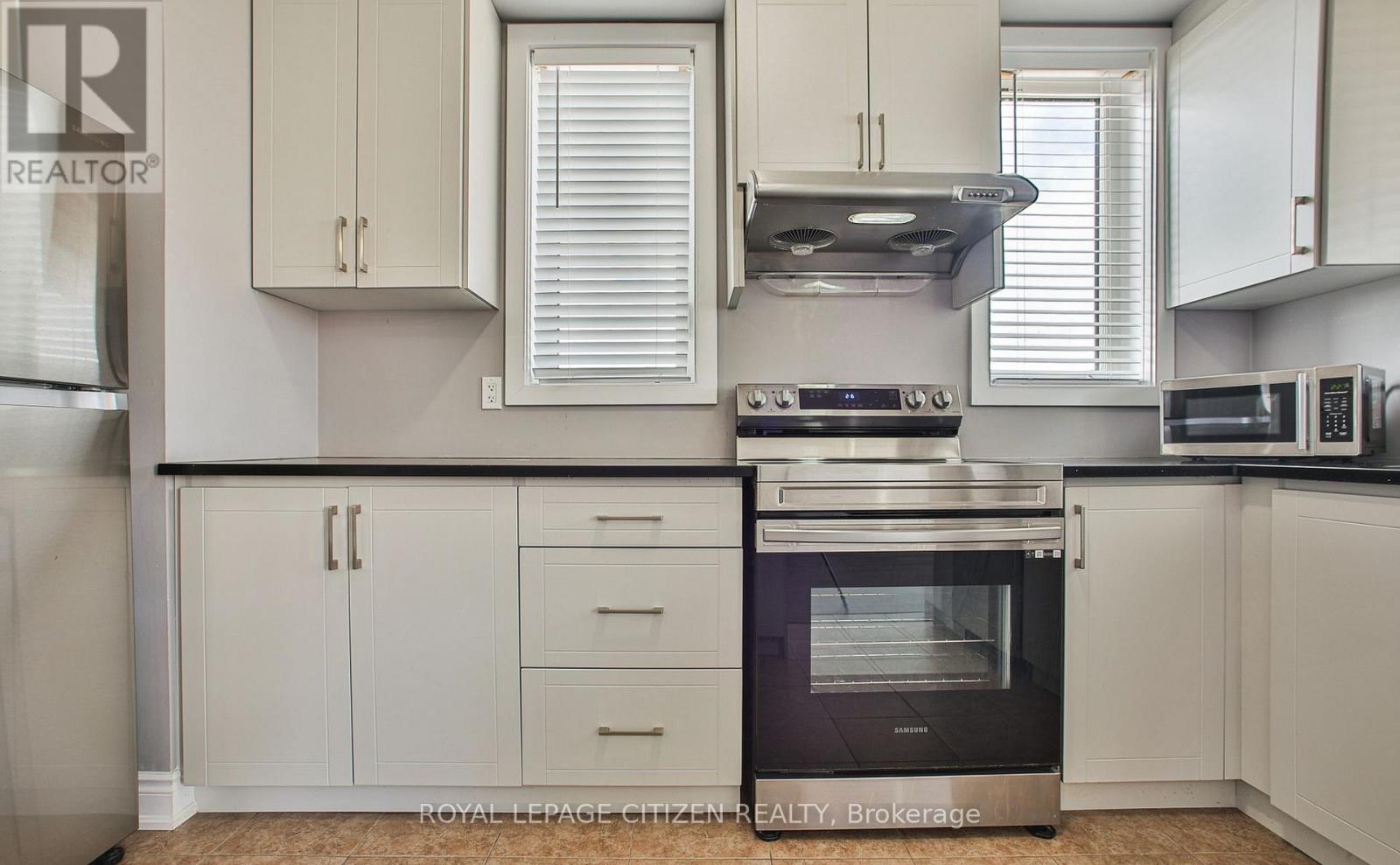 102 - 590 N Service Road E, Hamilton (Lakeshore), Ontario  L8E 0K5 - Photo 8 - X12861638