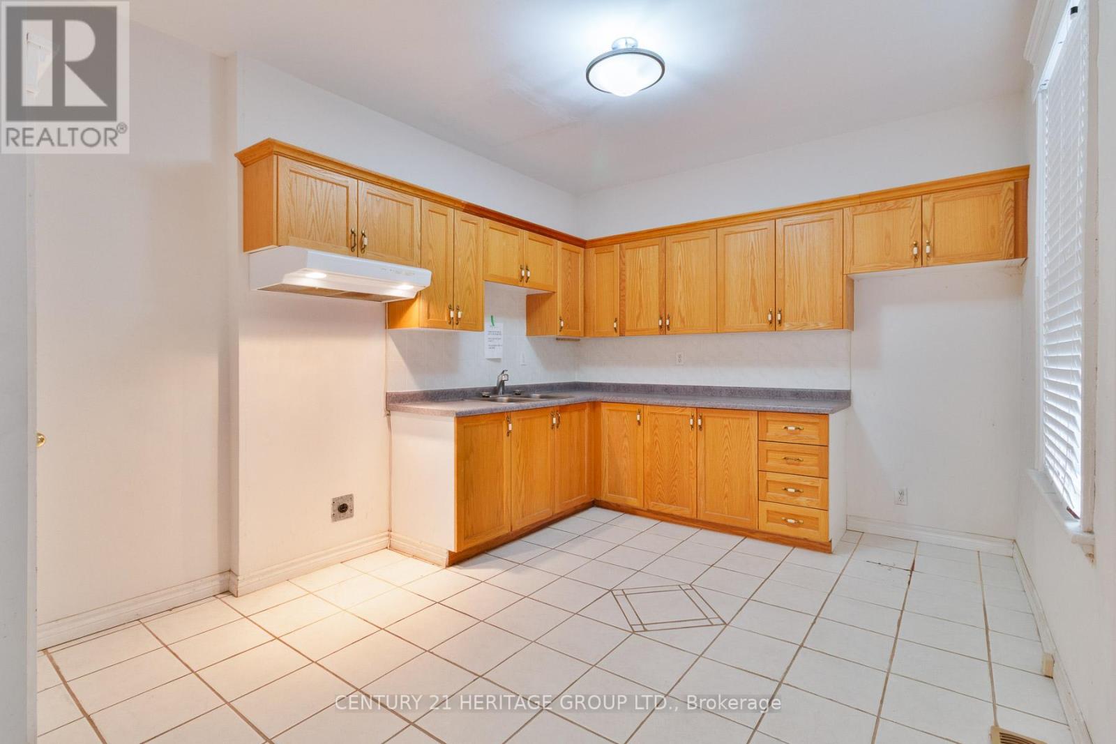 27 Tisdale Street N, Hamilton (Beasley), Ontario  L8L 5M3 - Photo 10 - X12861784