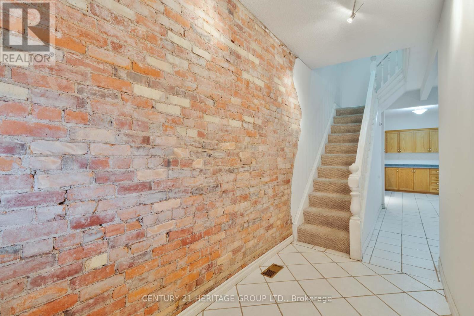 27 Tisdale Street N, Hamilton (Beasley), Ontario  L8L 5M3 - Photo 4 - X12861784