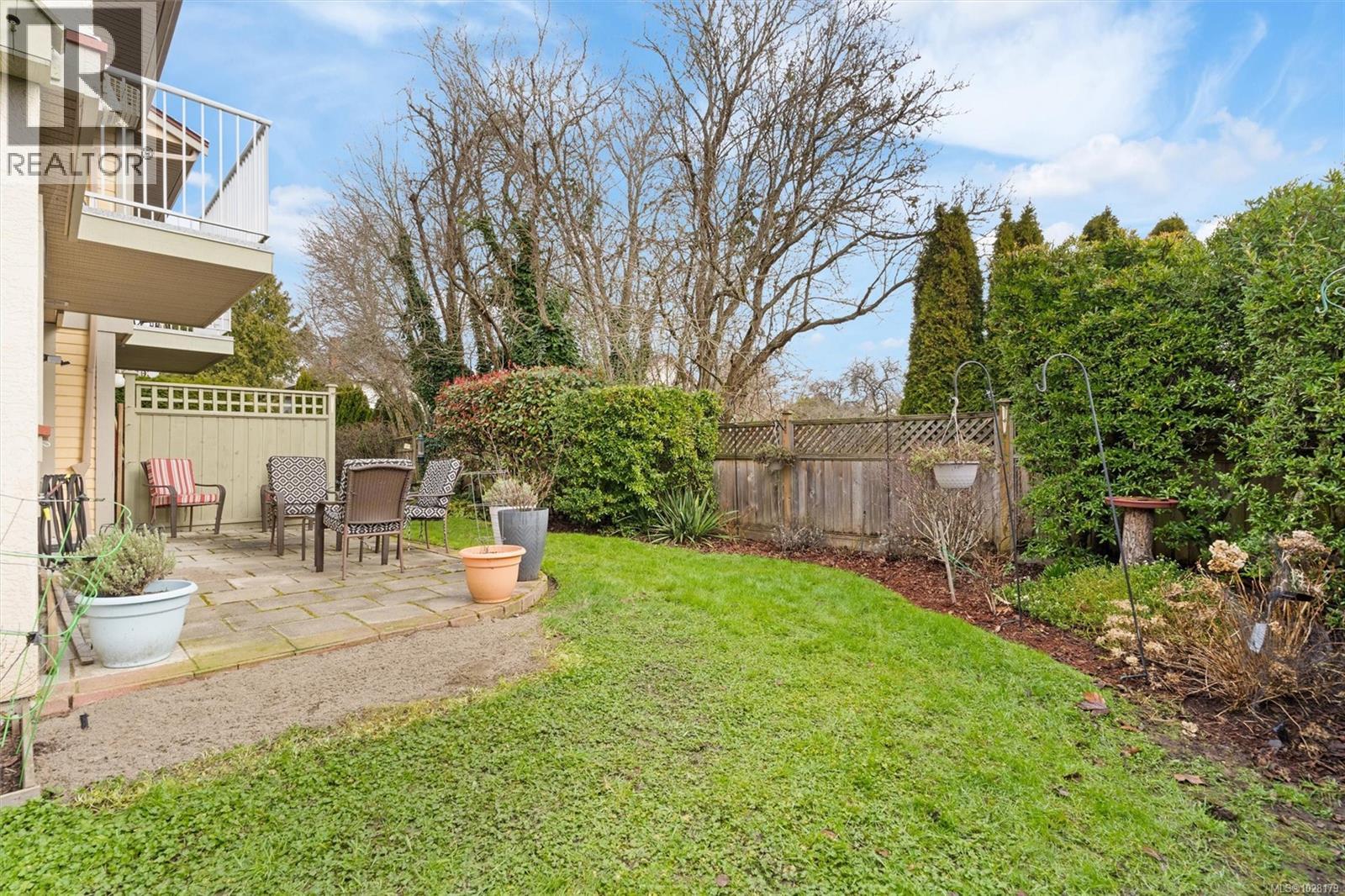 7 2715 Shelbourne St, Victoria, British Columbia  V8R 4M3 - Photo 33 - 1028179