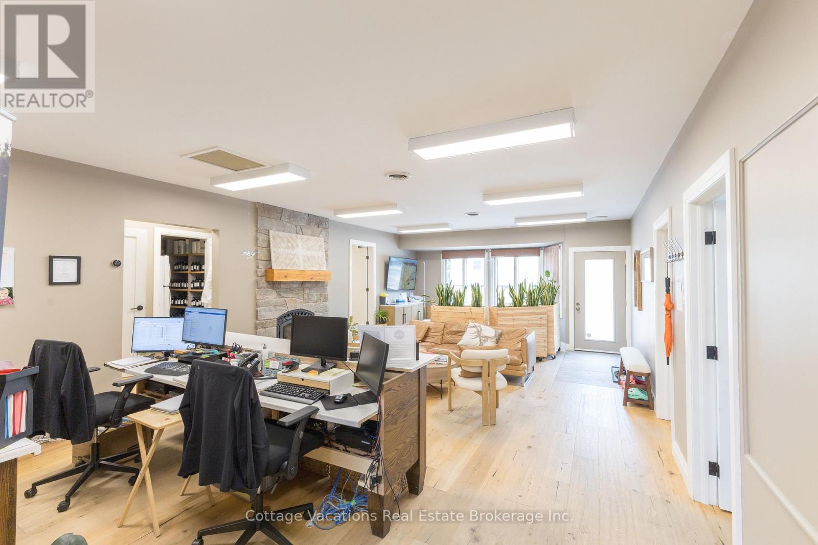 10 Brunel Road, Huntsville, Ontario  P1H 2A9 - Photo 11 - X12861936