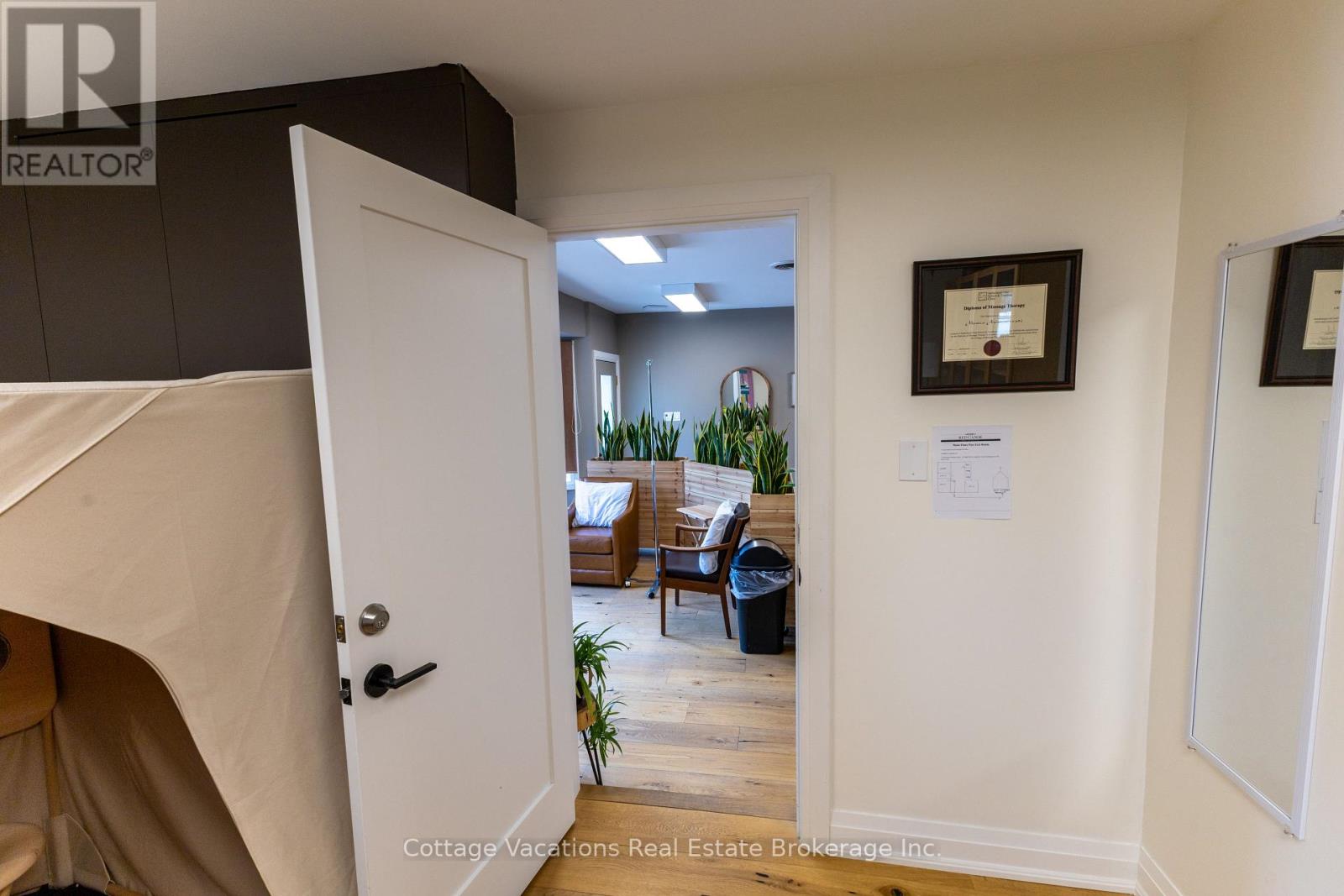 10 Brunel Road, Huntsville, Ontario  P1H 2A9 - Photo 7 - X12861936