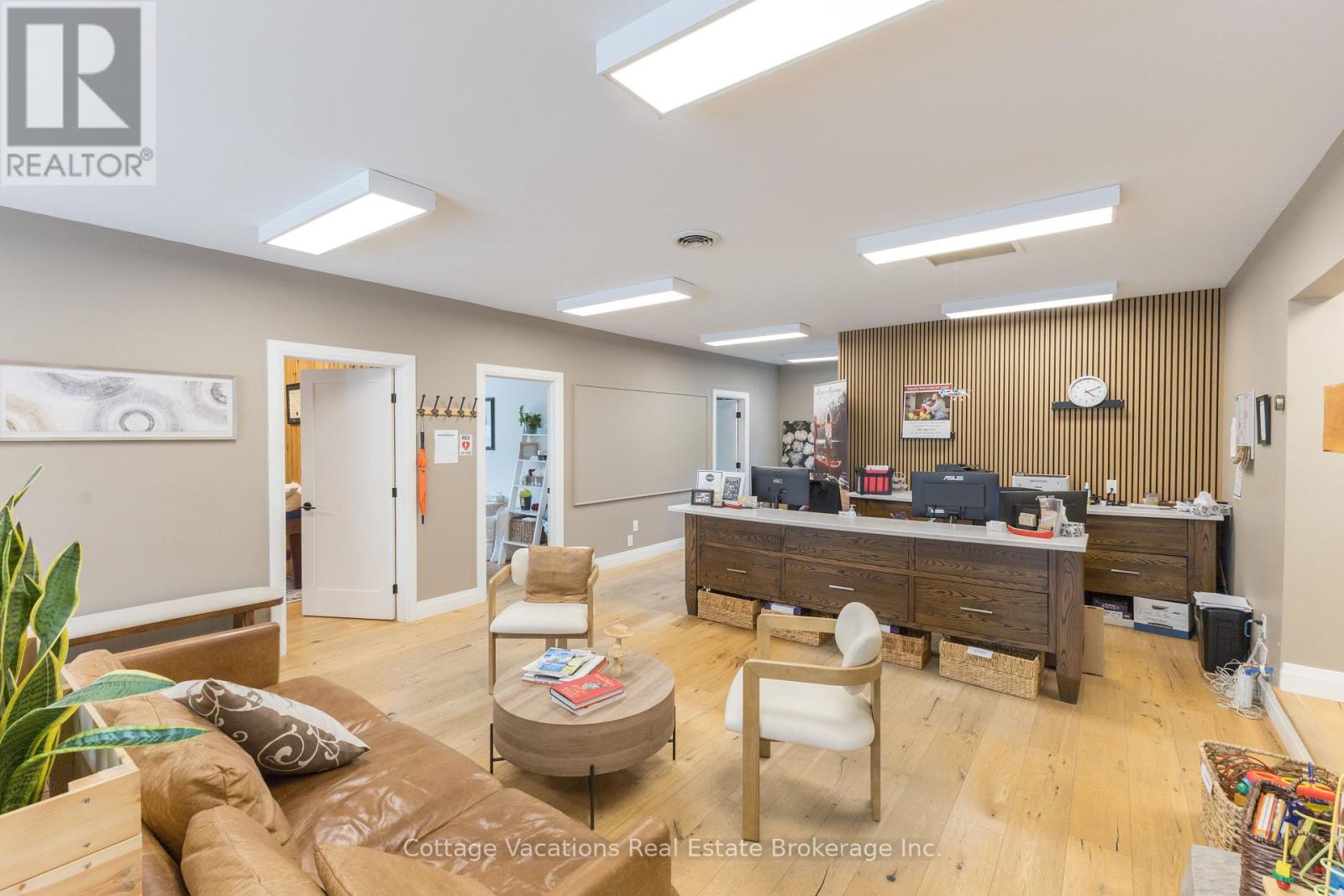 10 Brunel Road, Huntsville, Ontario  P1H 2A9 - Photo 8 - X12861936