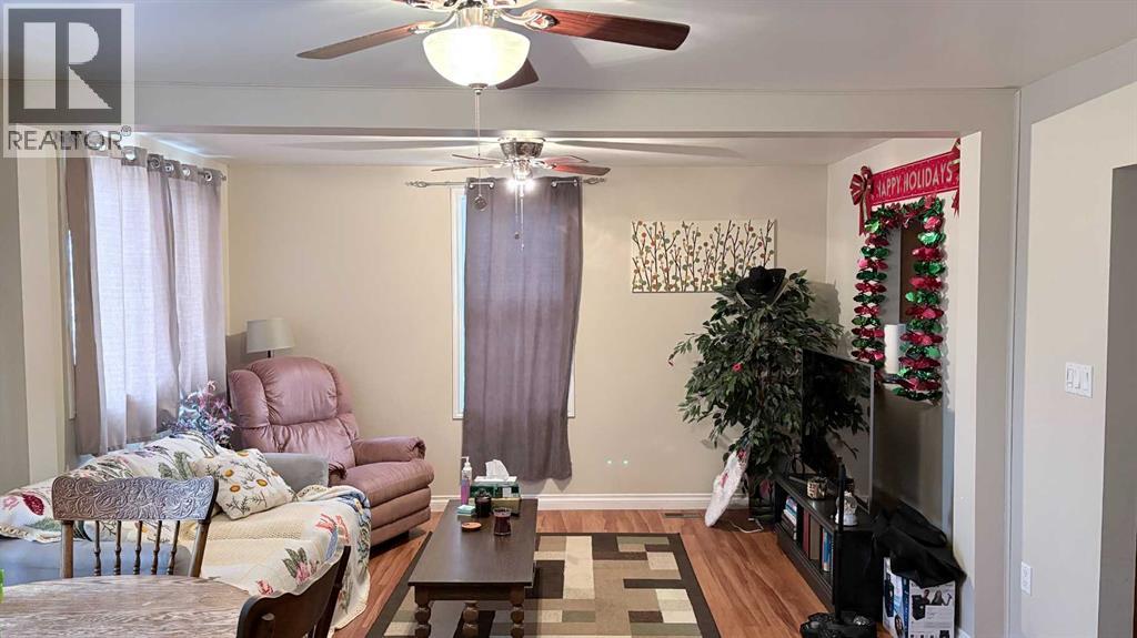 317 2 Avenue E, Bow Island, Alberta  T0K 0G0 - Photo 2 - A2290377