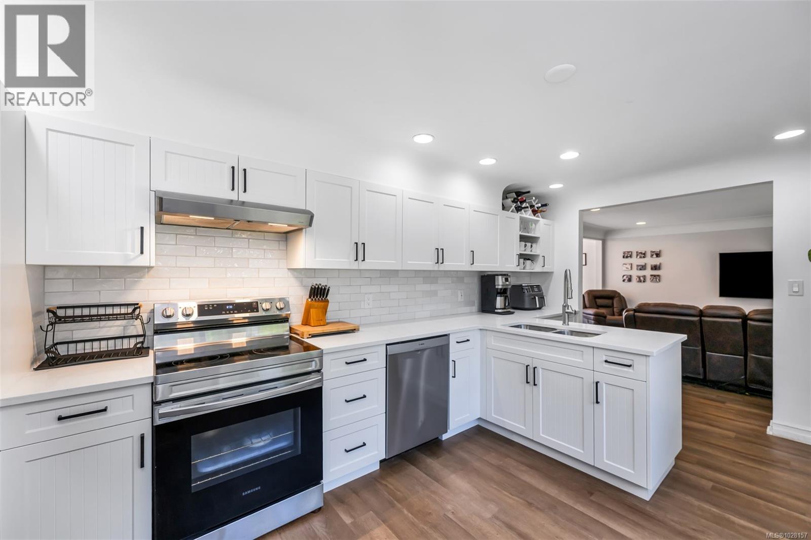 3126 Metchosin Rd, Colwood, British Columbia  V9C 2A1 - Photo 4 - 1028157