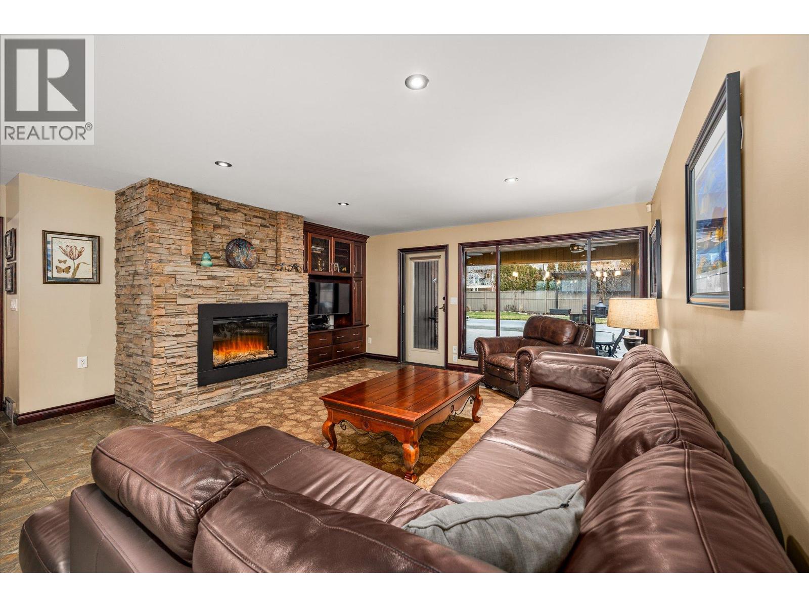 307 Stellar Drive, Kelowna, British Columbia  V1W 4K5 - Photo 11 - 10371109