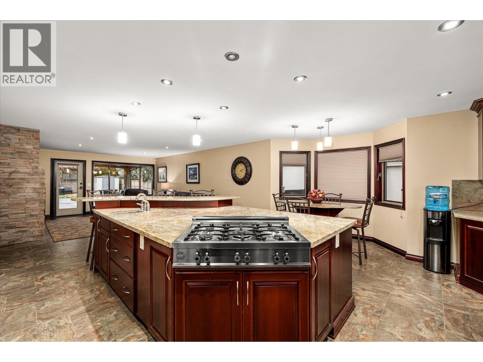 307 Stellar Drive, Kelowna, British Columbia  V1W 4K5 - Photo 7 - 10371109