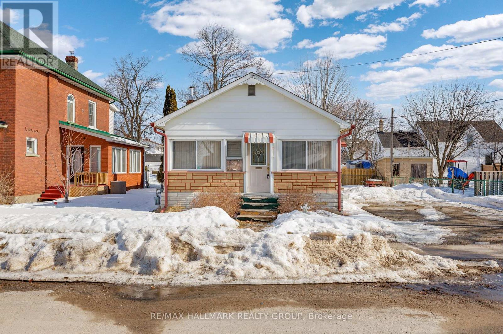 11 Maitland Street, Smiths Falls, Ontario  K7A 2K9 - Photo 2 - X12861816