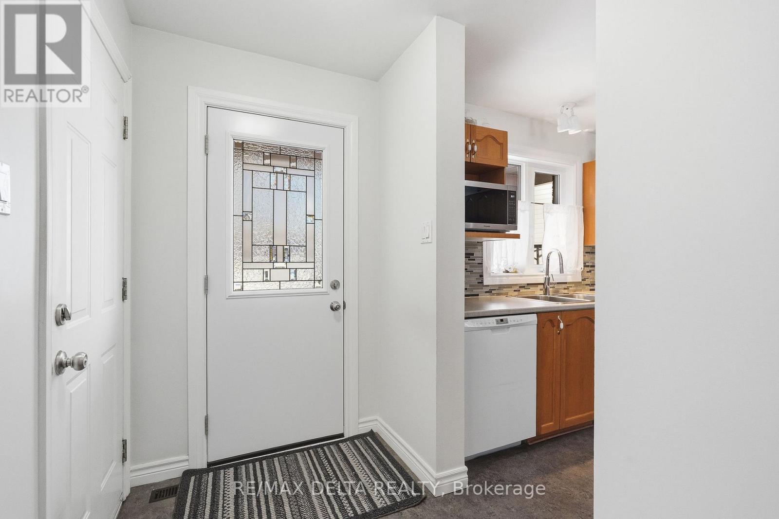 301 Bonavista Street, Clarence-Rockland, Ontario  K4K 1N8 - Photo 4 - X12861948