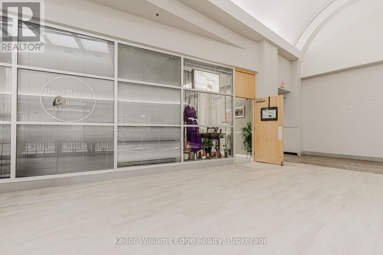 777 Guelph Line, Burlington, Ontario  L7R 3N2 - Photo 2 - W12861808