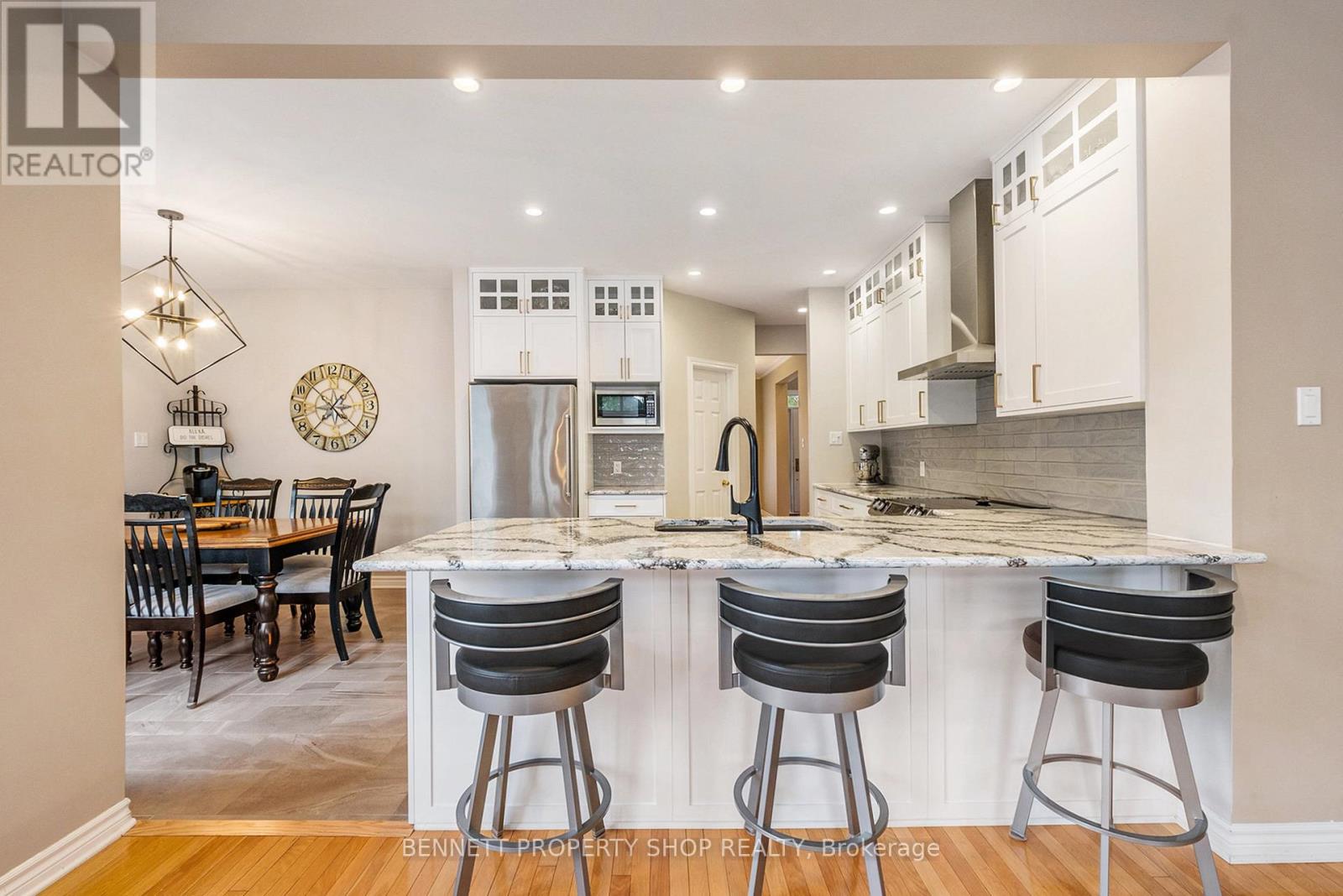 578 Devonwood Circle, Ottawa, Ontario  K1T 4E6 - Photo 4 - X12552242