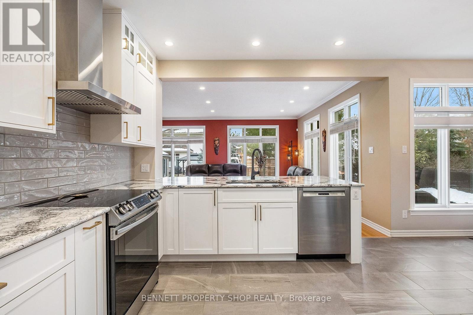 578 Devonwood Circle, Ottawa, Ontario  K1T 4E6 - Photo 6 - X12552242