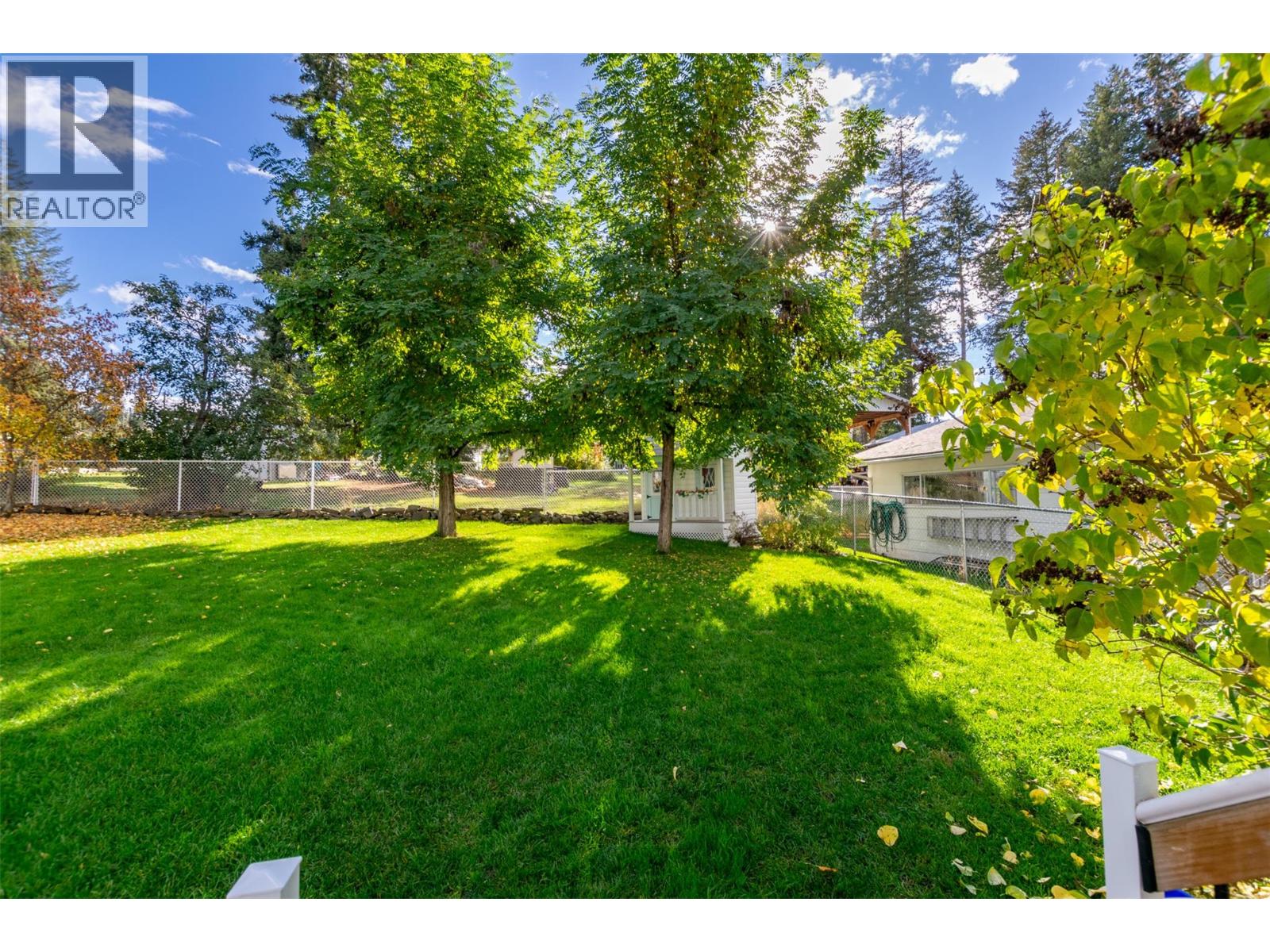 2380 8 Avenue Se, Salmon Arm, British Columbia  V1E 2H8 - Photo 46 - 10378543