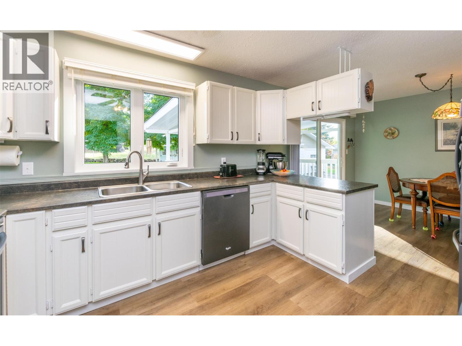 2380 8 Avenue Se, Salmon Arm, British Columbia  V1E 2H8 - Photo 6 - 10378543