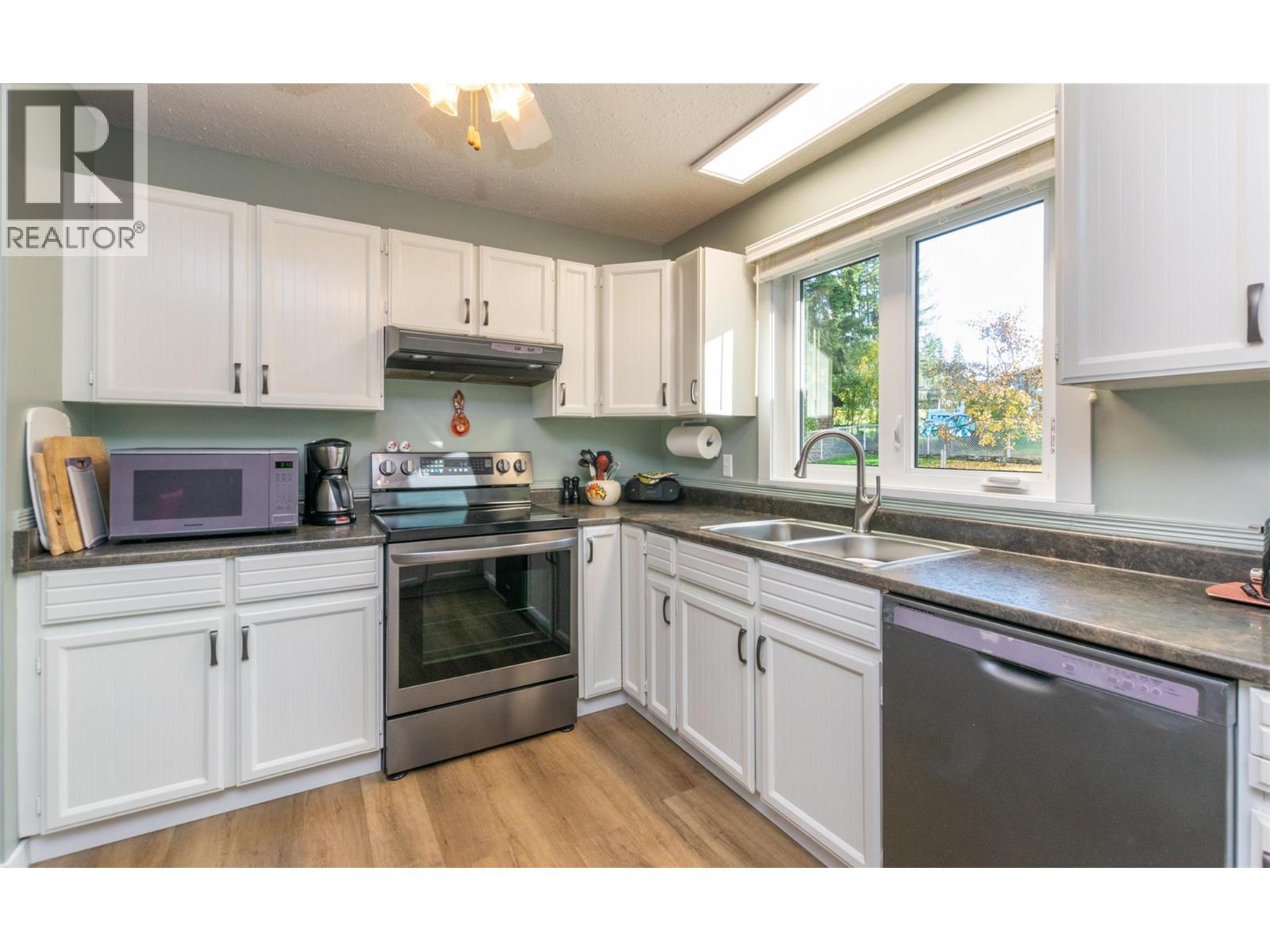 2380 8 Avenue Se, Salmon Arm, British Columbia  V1E 2H8 - Photo 8 - 10378543