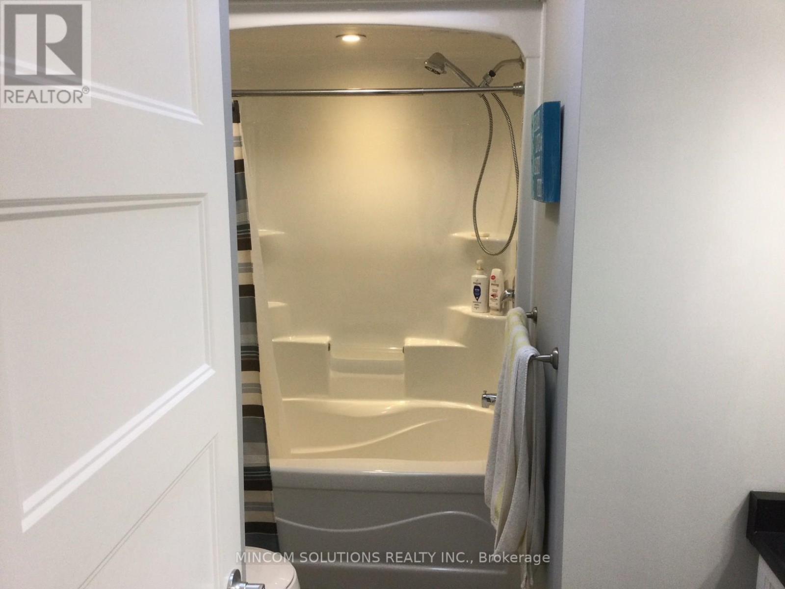 92 Clover Crescent, Wasaga Beach, Ontario  L9Z 0G4 - Photo 16 - S12813978