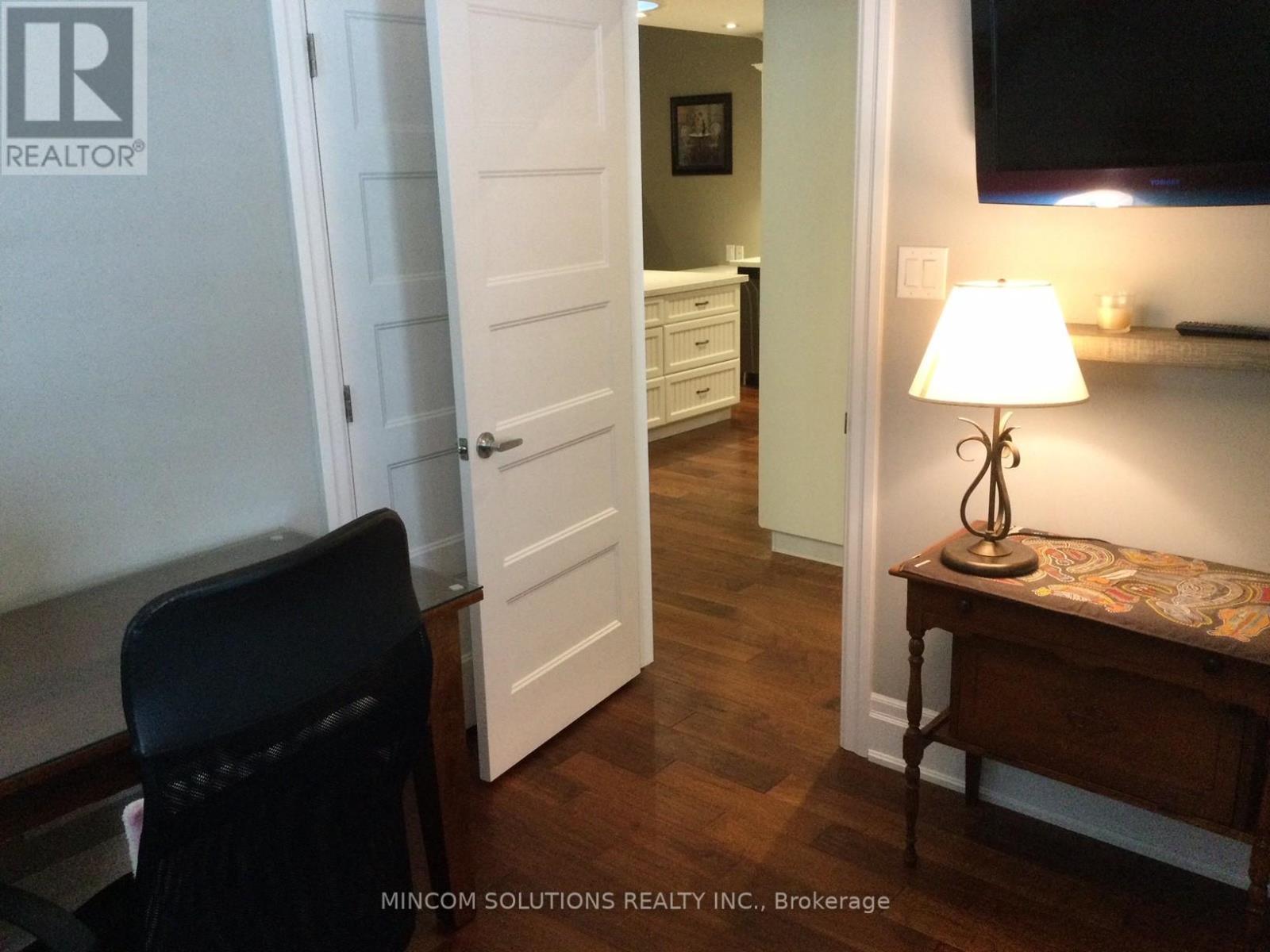 92 Clover Crescent, Wasaga Beach, Ontario  L9Z 0G4 - Photo 9 - S12813978