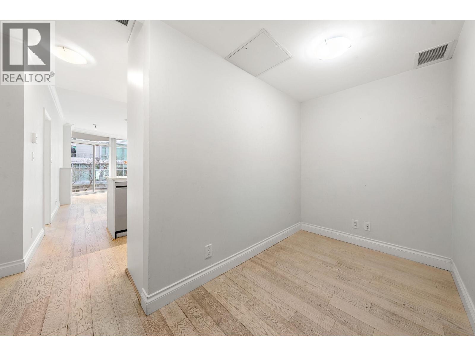 208 199 Victory Ship Way, North Vancouver, British Columbia  V9L 0E2 - Photo 6 - R3097339