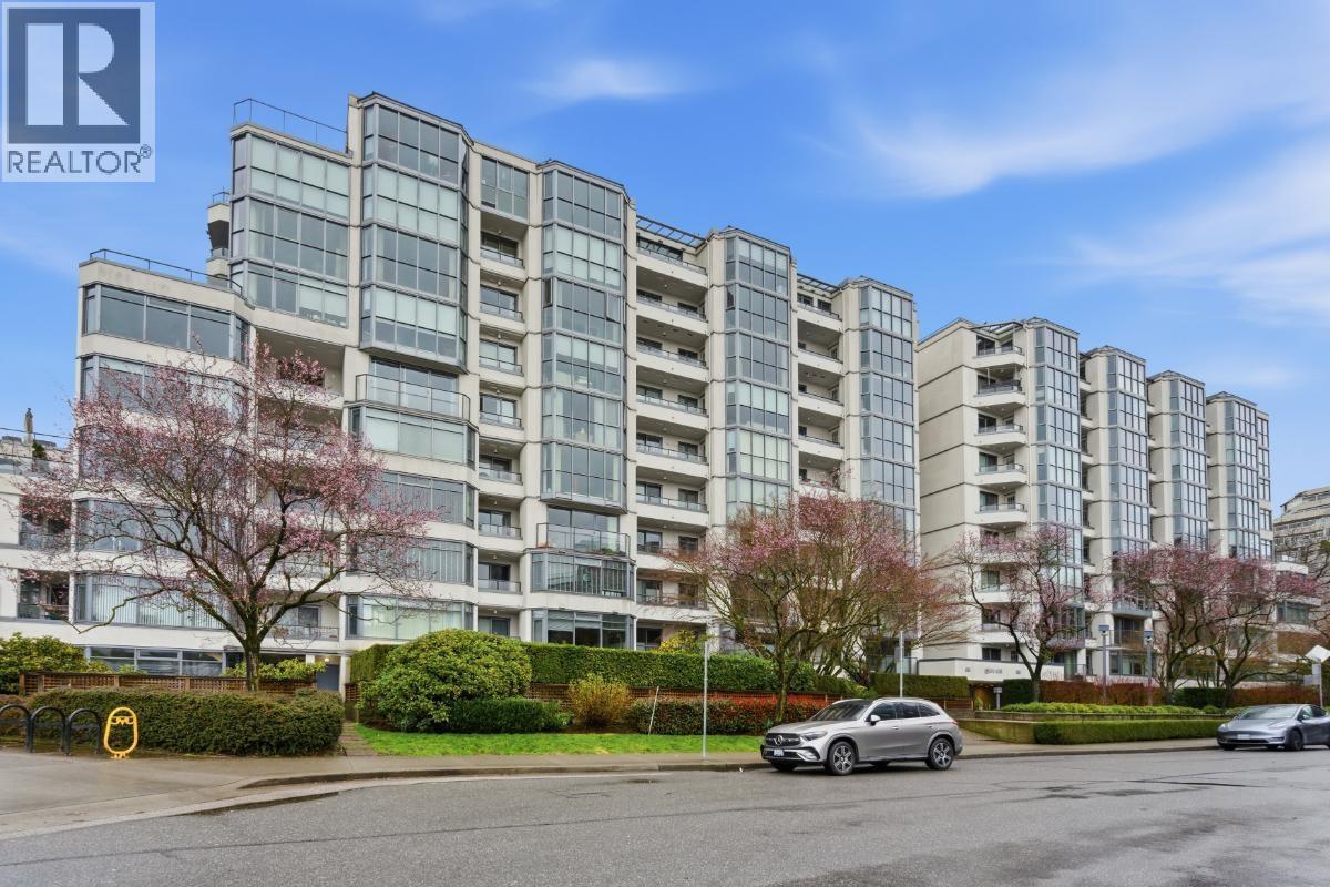 813 456 Moberly Road, Vancouver, British Columbia  V5Z 4L7 - Photo 1 - R3097354