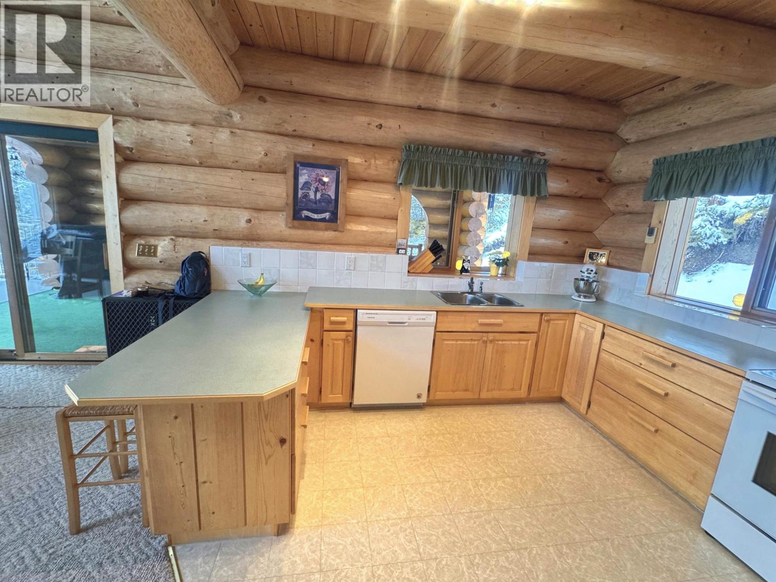 5278 Kallum Drive, 108 Mile Ranch, British Columbia  V0K 2Z0 - Photo 9 - R3094409