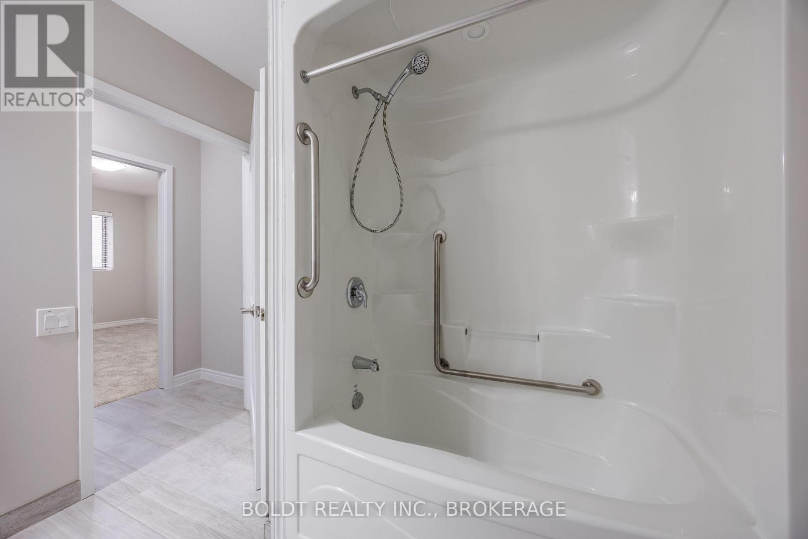 305 - 5837 Dunn Street, Niagara Falls, Ontario  L2G 0X7 - Photo 11 - X12861792