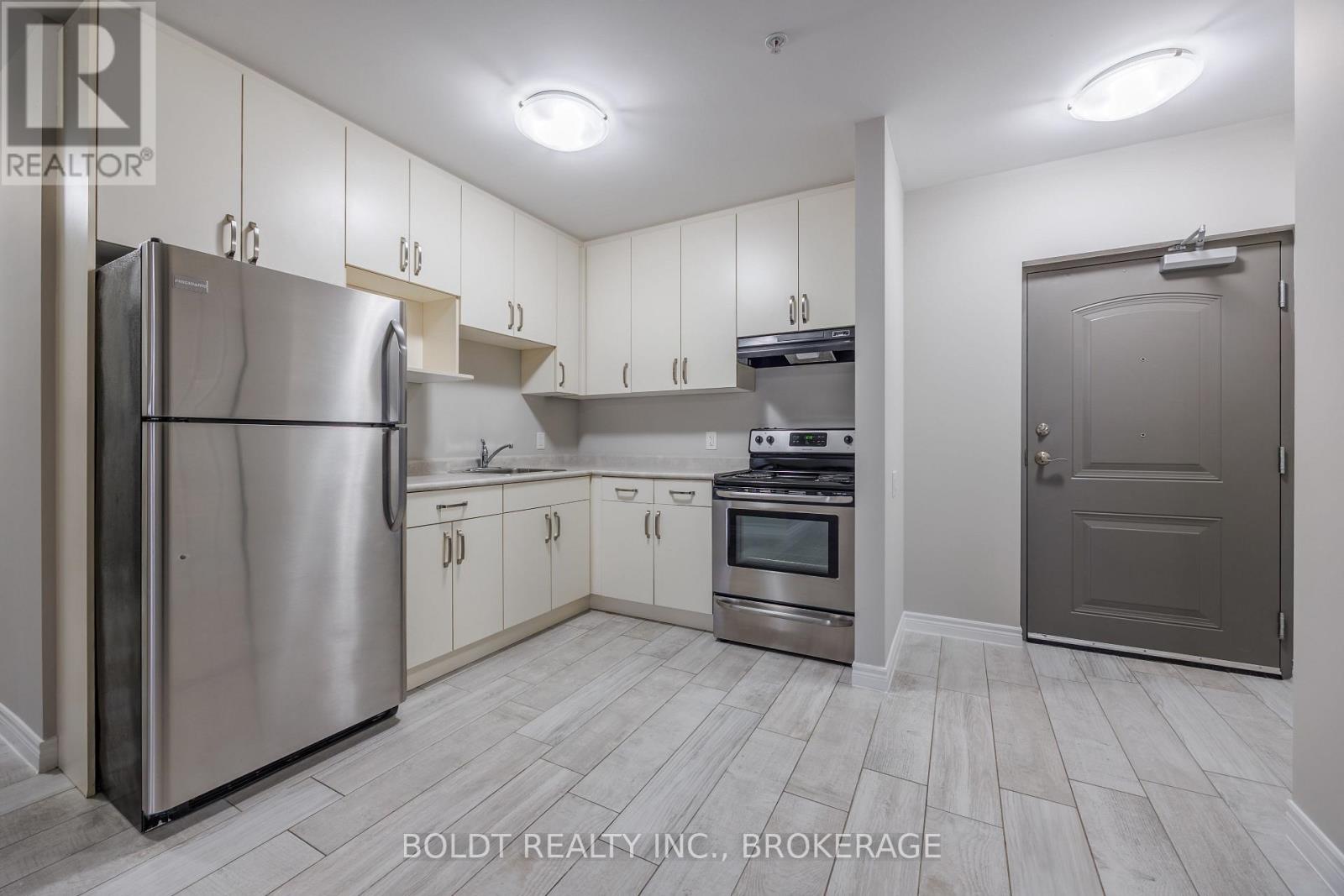 305 - 5837 Dunn Street, Niagara Falls, Ontario  L2G 0X7 - Photo 4 - X12861792