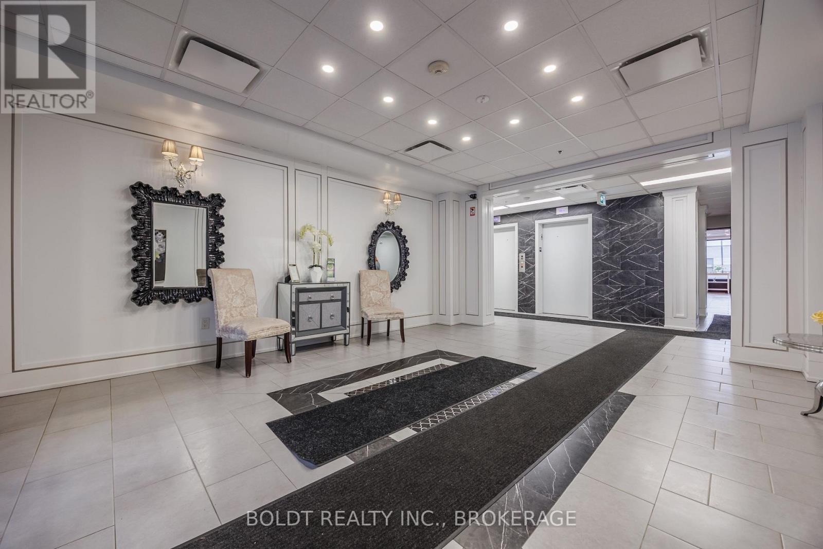 402 - 5837 Dunn Street, Niagara Falls, Ontario  L2G 0X7 - Photo 3 - X12861796