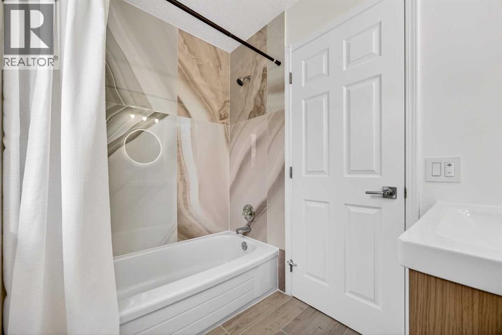 104 Meadowbrook Bay Se, Airdrie, Alberta  T4A 2B3 - Photo 26 - A2287567