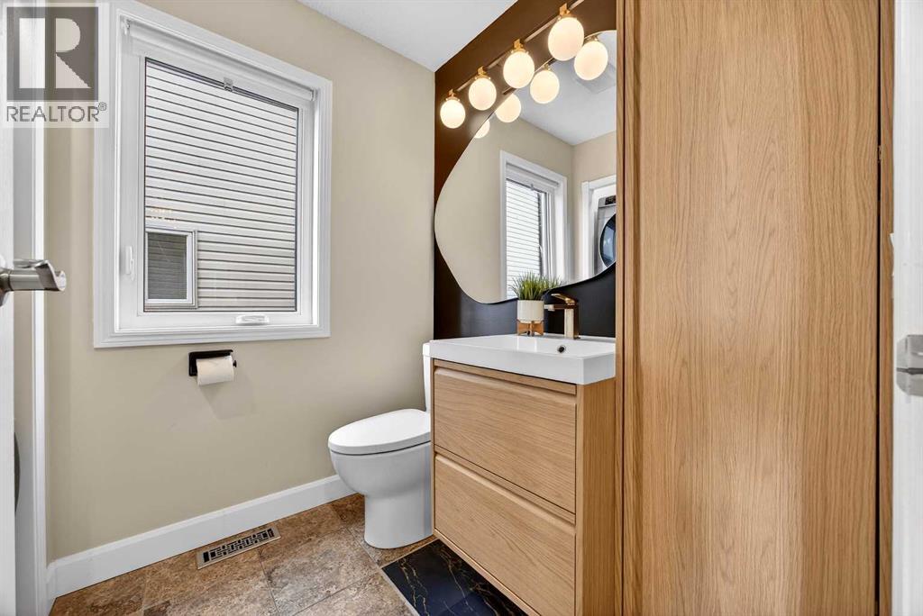 104 Meadowbrook Bay Se, Airdrie, Alberta  T4A 2B3 - Photo 19 - A2287567