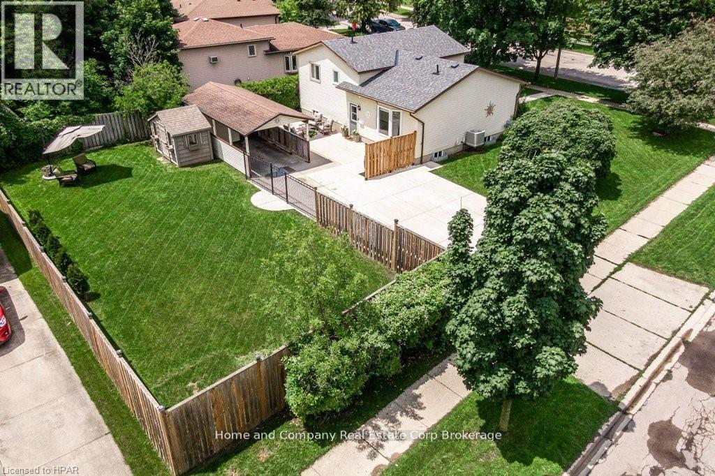 143 Greenwood Drive, Stratford, Ontario  N5A 7K3 - Photo 3 - X12793686