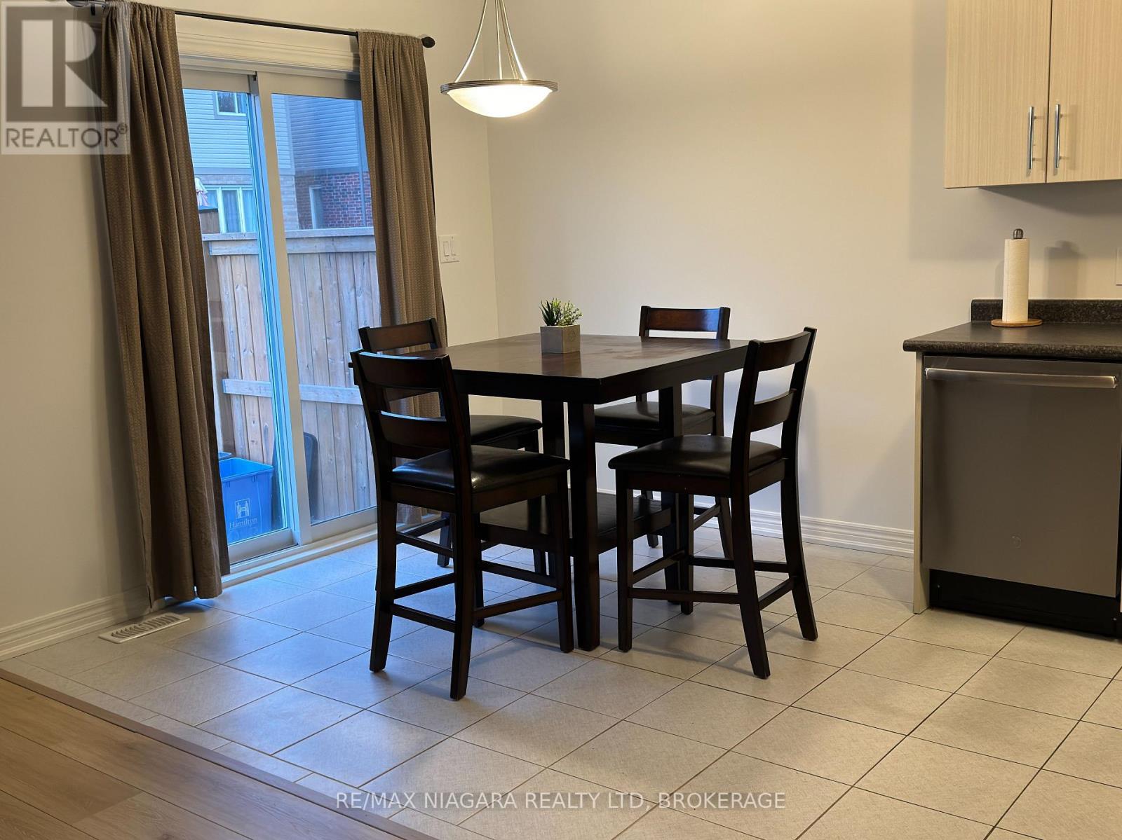 218 Heron Street, Welland, Ontario  L3C 0G7 - Photo 2 - X12448505