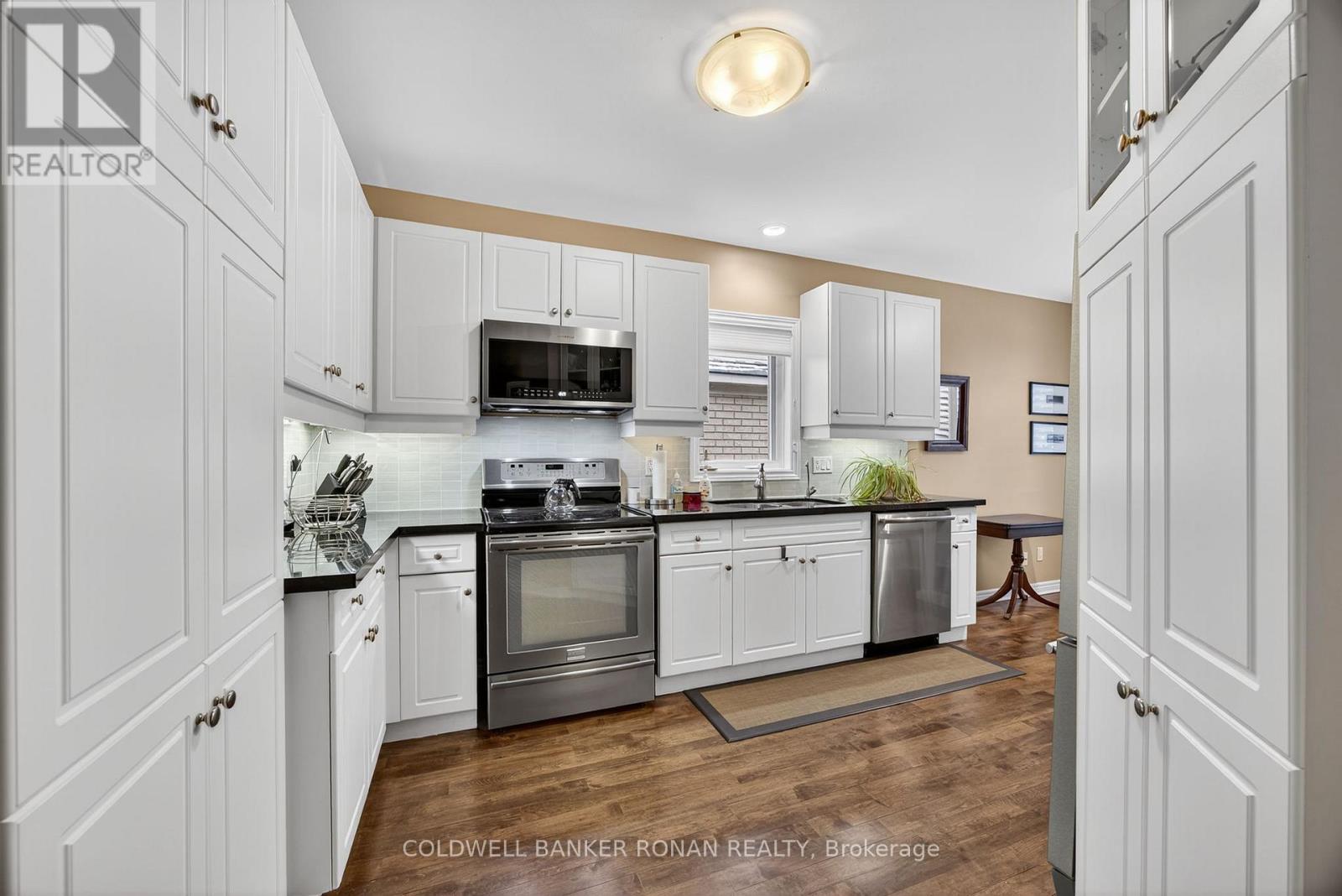 6 Via Amici, New Tecumseth, Ontario  L9R 2B4 - Photo 7 - N12861810