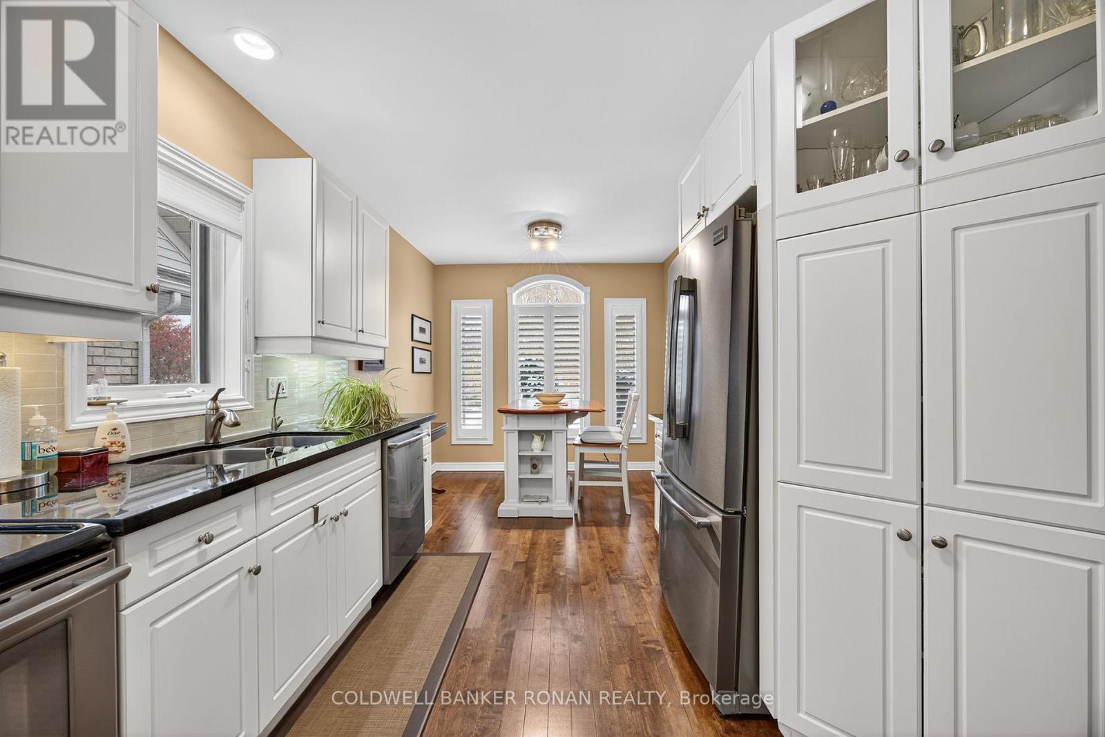 6 Via Amici, New Tecumseth, Ontario  L9R 2B4 - Photo 8 - N12861810