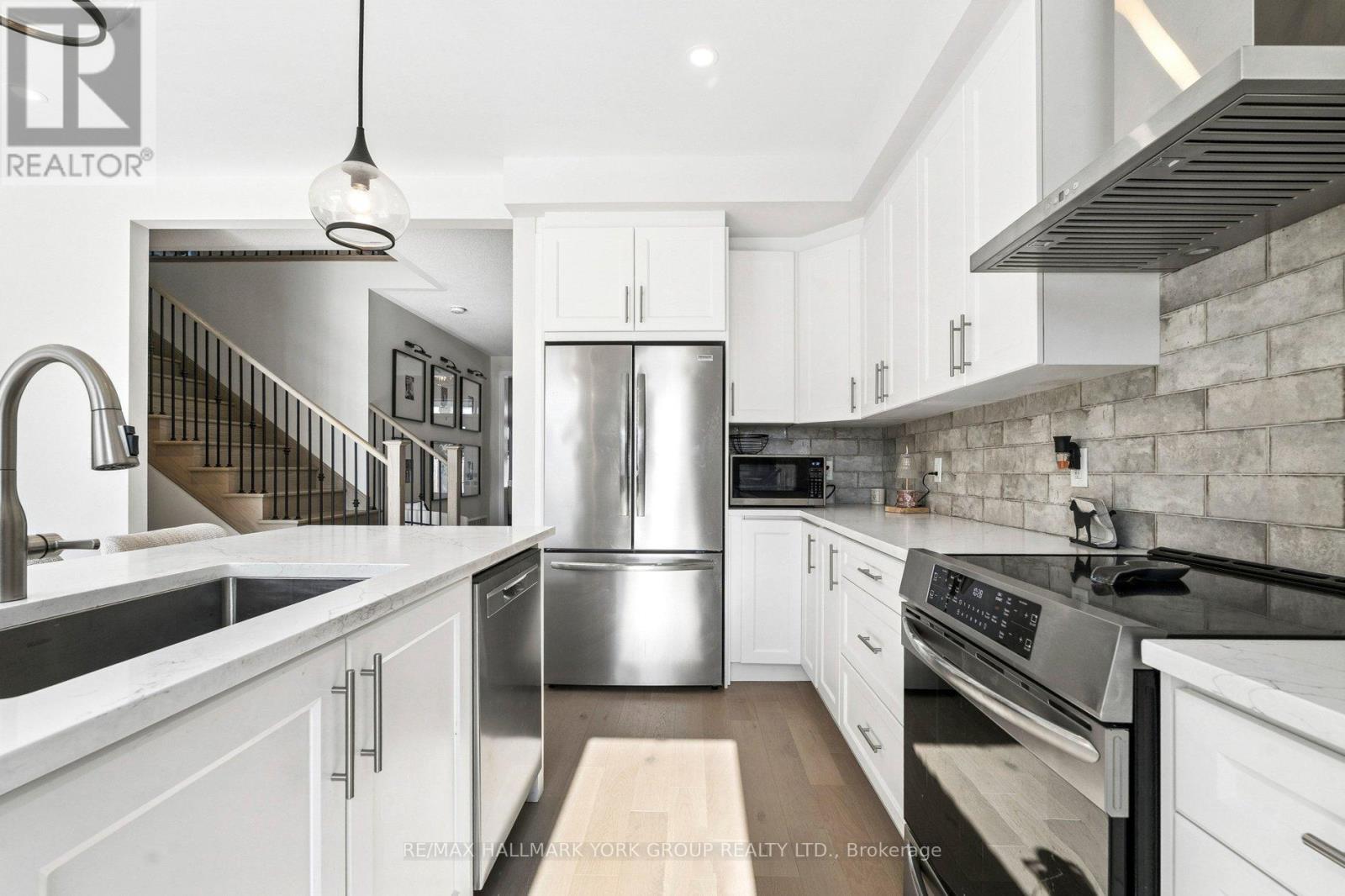 50 Dorothy Caine Crescent, Georgina, Ontario  L4P 3E9 - Photo 10 - N12861840