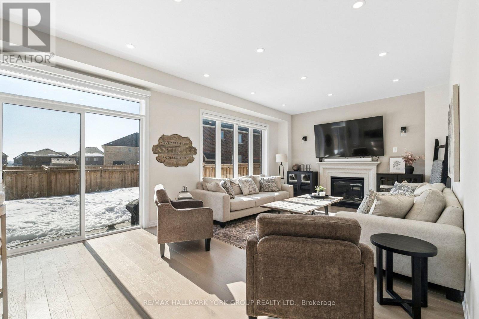 50 Dorothy Caine Crescent, Georgina, Ontario  L4P 3E9 - Photo 13 - N12861840