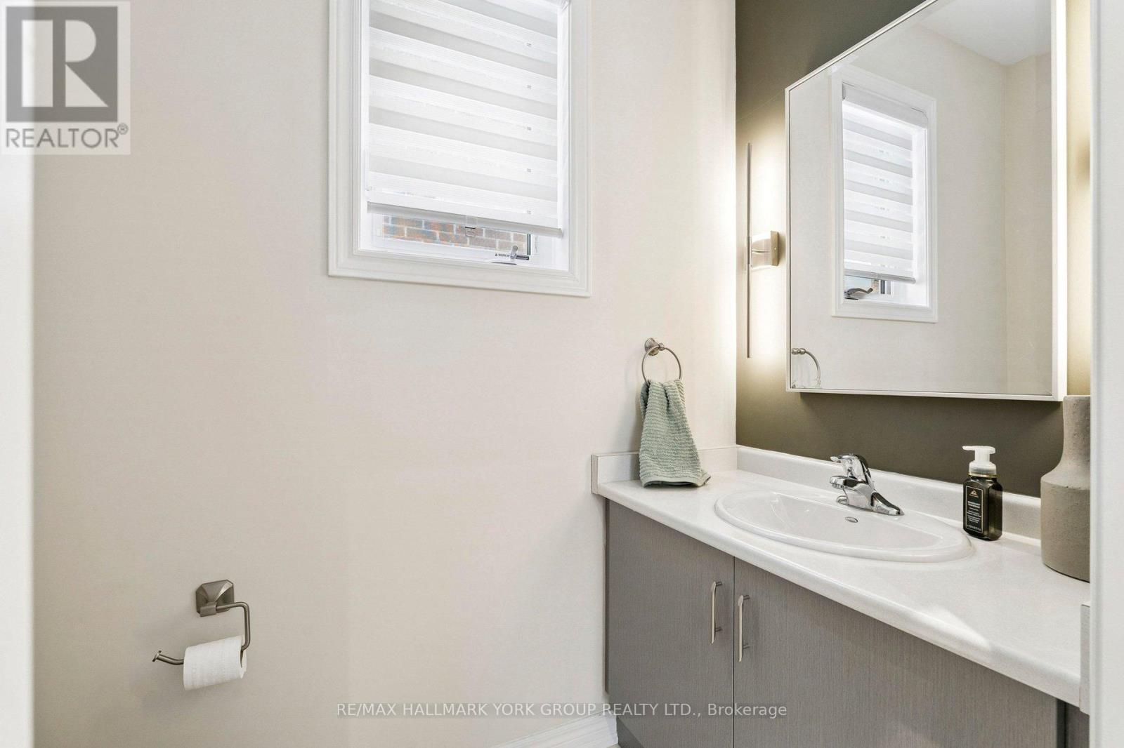 50 Dorothy Caine Crescent, Georgina, Ontario  L4P 3E9 - Photo 15 - N12861840