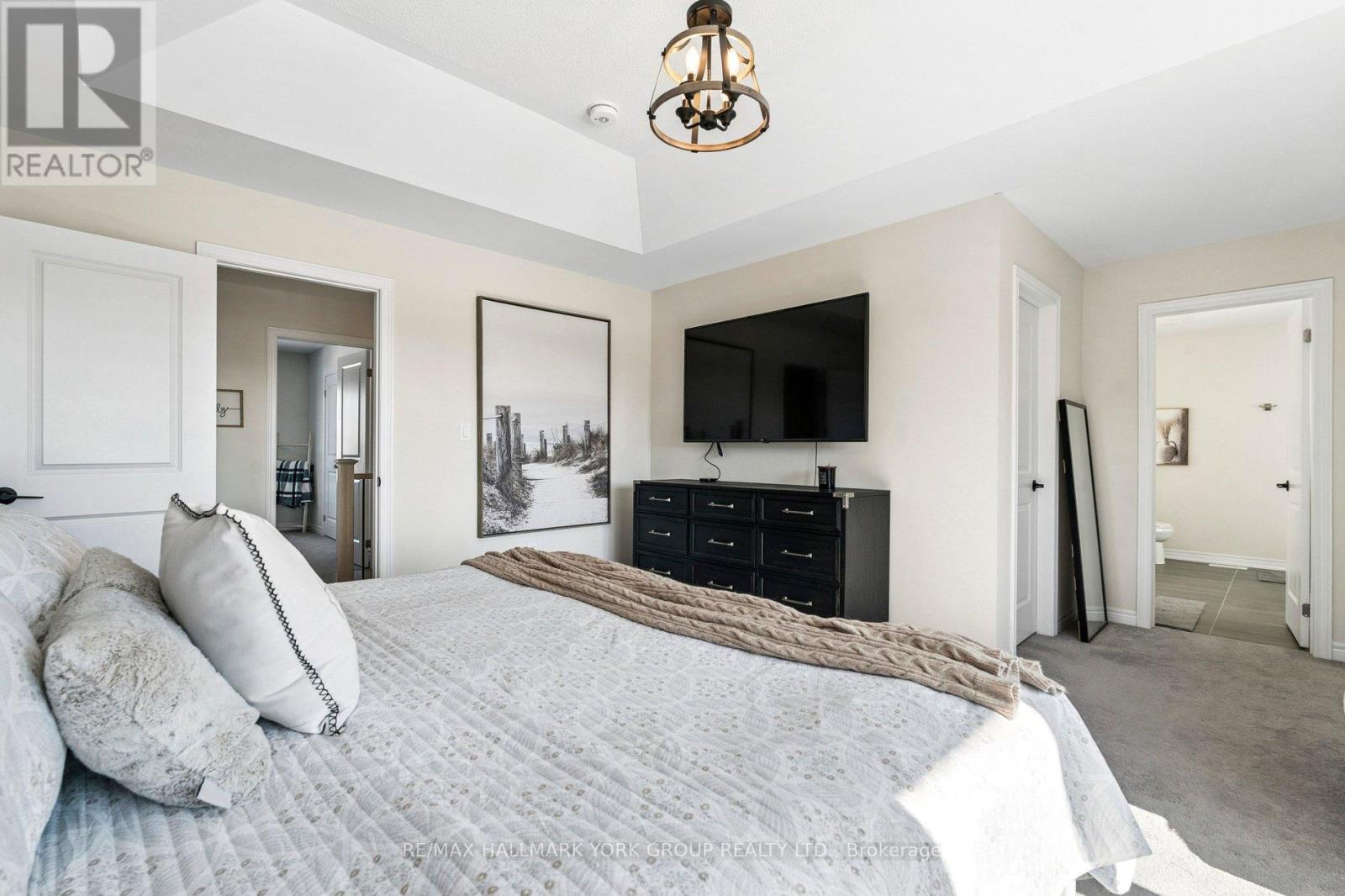 50 Dorothy Caine Crescent, Georgina, Ontario  L4P 3E9 - Photo 18 - N12861840