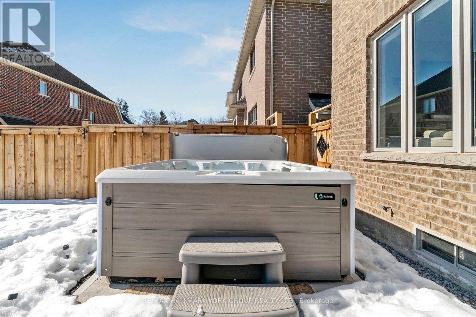 50 Dorothy Caine Crescent, Georgina, Ontario  L4P 3E9 - Photo 29 - N12861840