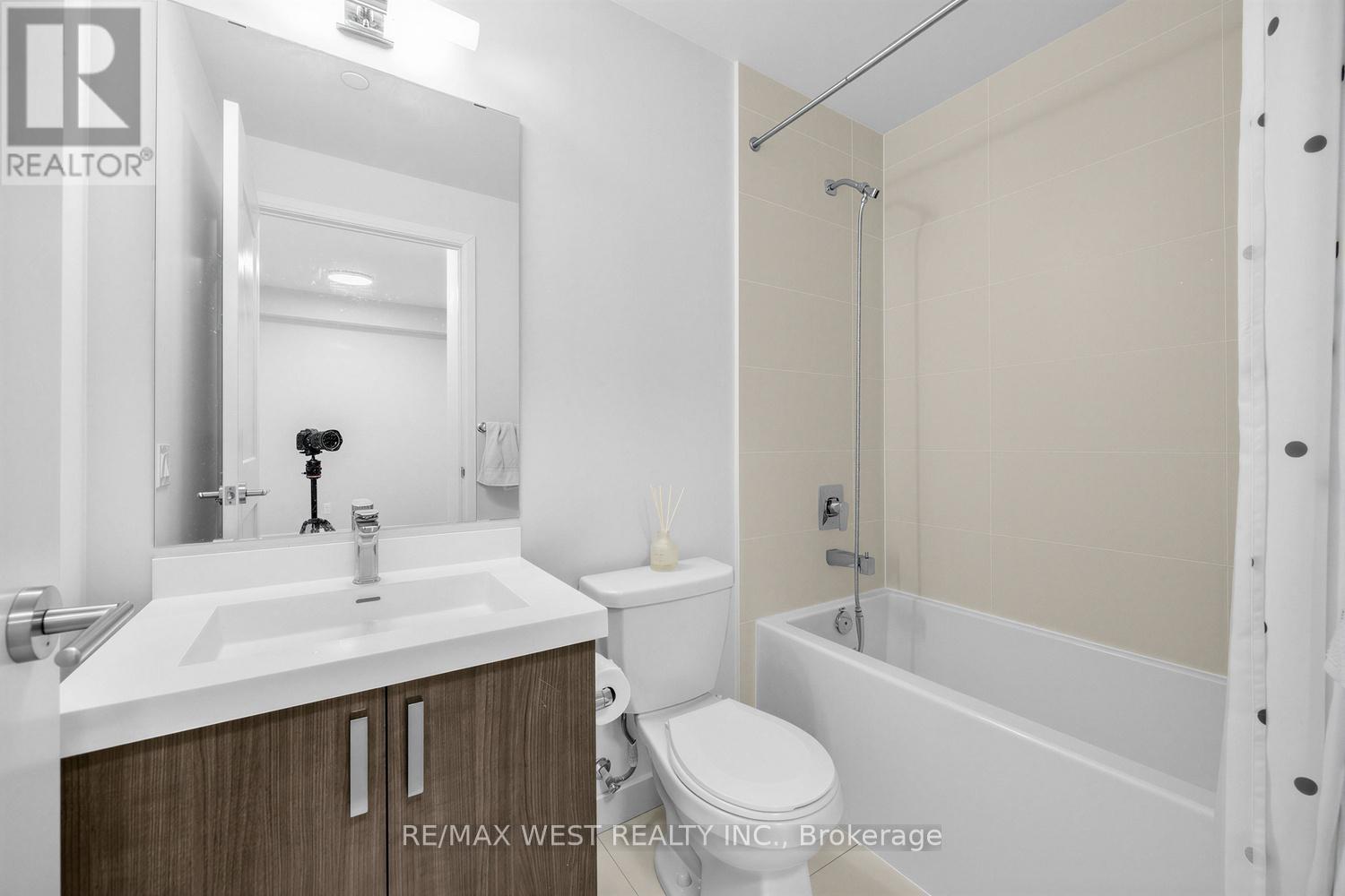 1502 - 7895 Jane Street, Vaughan, Ontario  L4K 0K2 - Photo 4 - N12861926