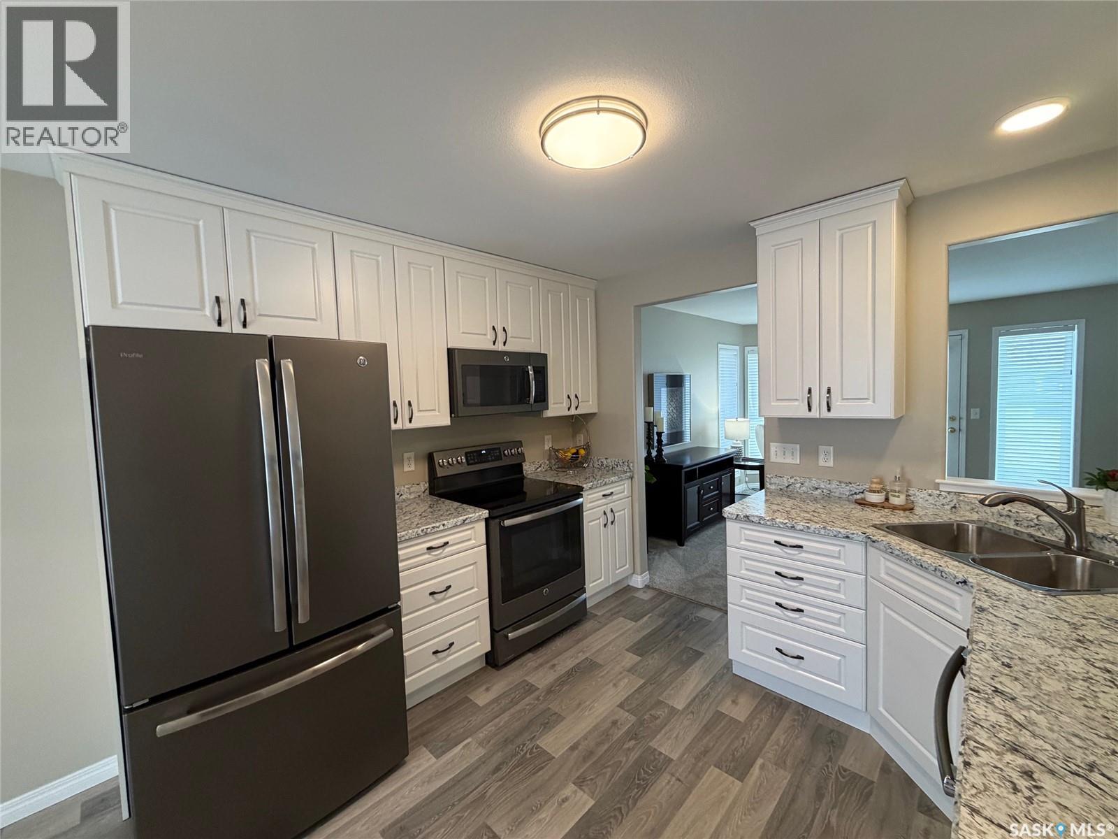 27 27 - 330 Stodola Court, Saskatoon, Saskatchewan  S7N 4N9 - Photo 3 - SK029164