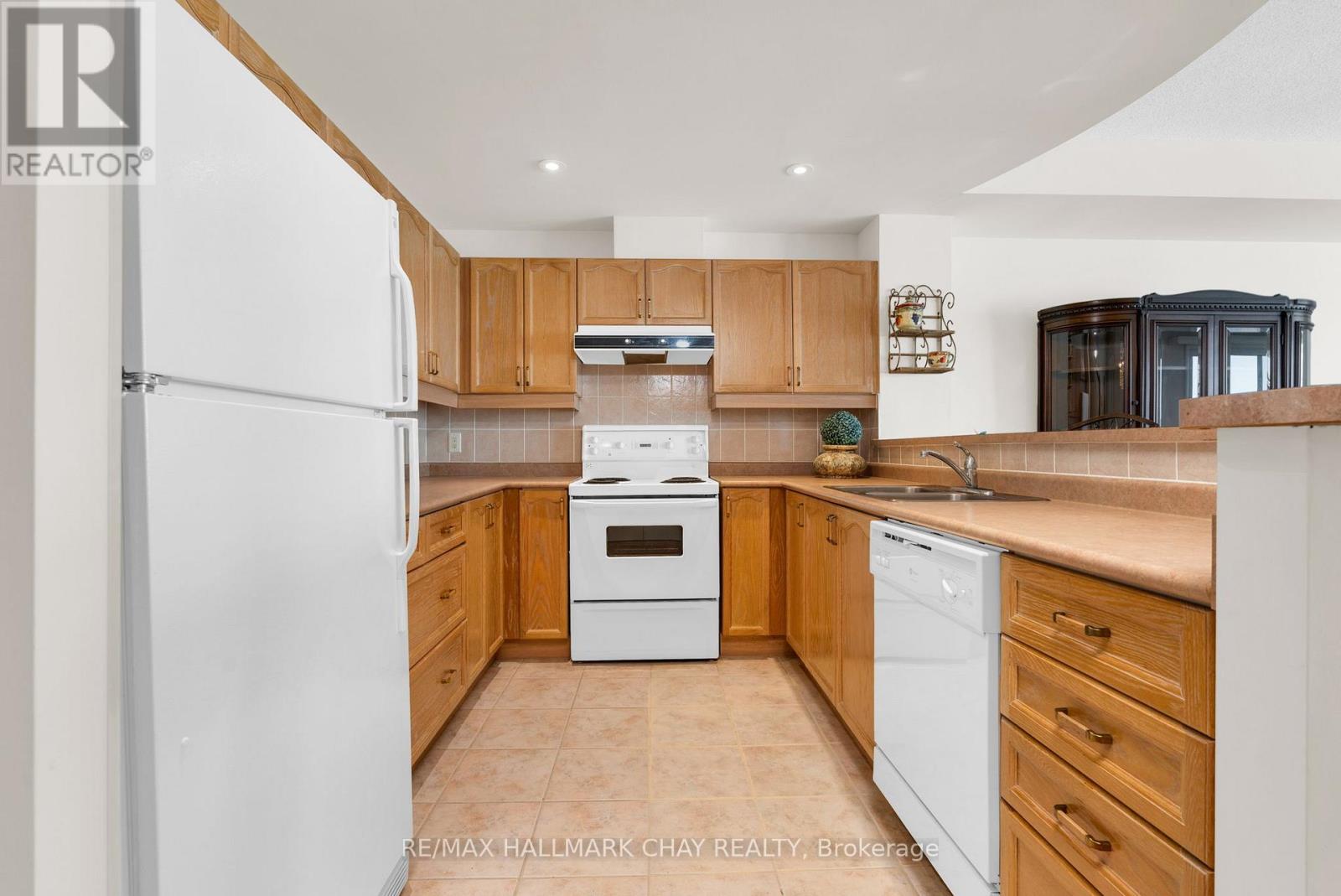 Ph 2-4 - 2 Toronto Street, Barrie (City Centre), Ontario  L4N 9R2 - Photo 8 - S12861874